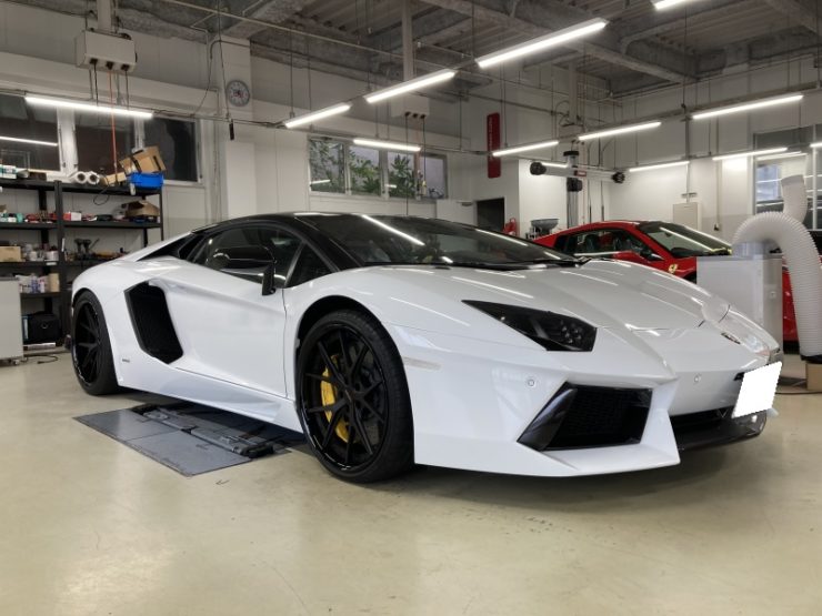 ランボルギーニ　アヴェンダドール　ミラーリング　ダッシュボード張替え　カーボンラッピング　カーボンドリンクホルダー　BOND　葛飾　東京都