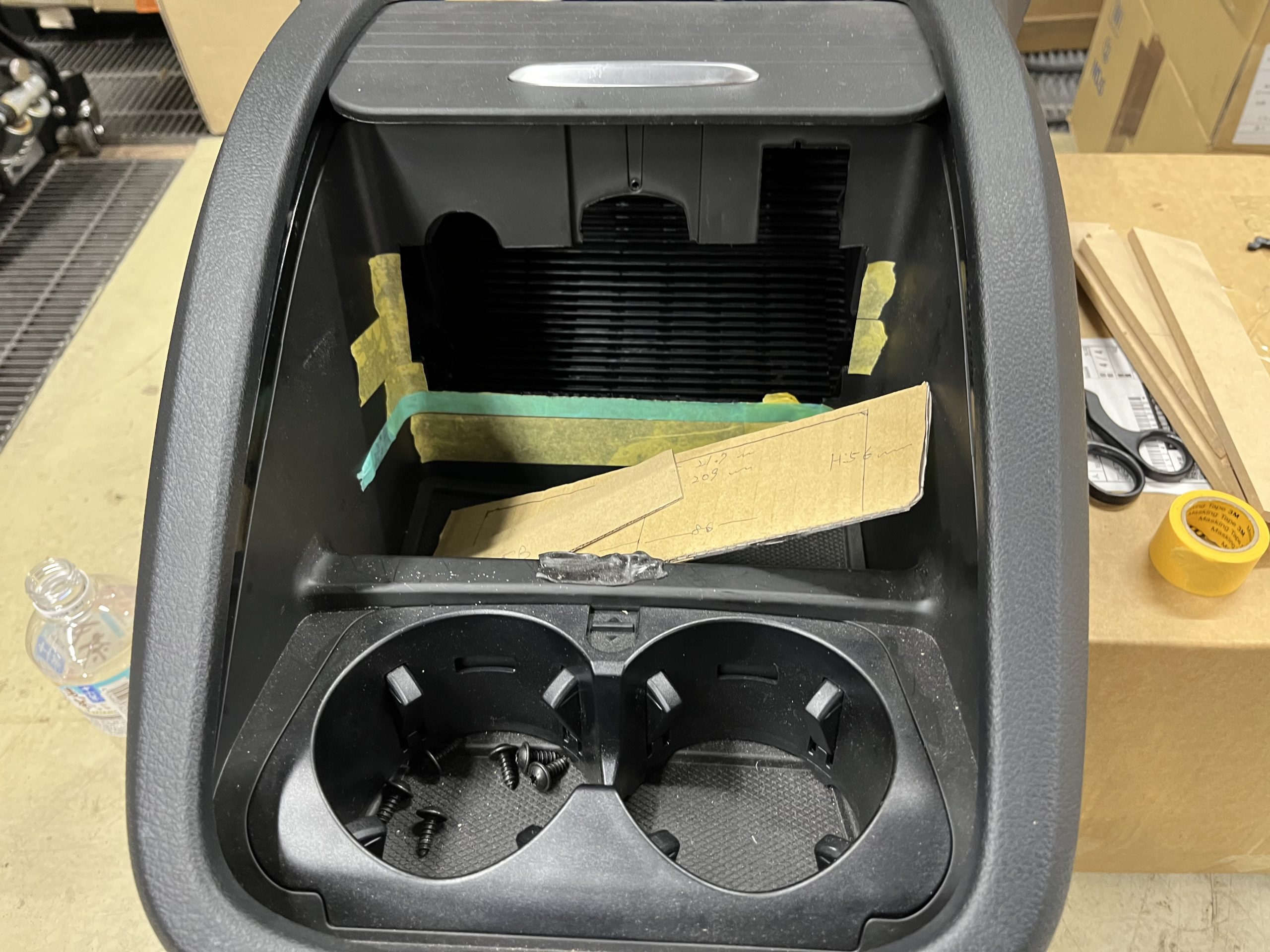 W447純正リアエンターテイメントシステム W447リアモニター W447DVDプレイヤー Vクラスリアモニター センターコンソール加工 Bond葛飾