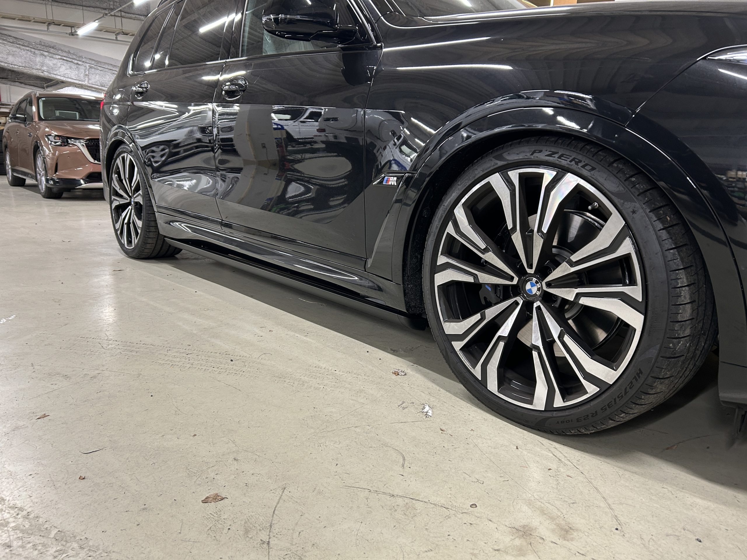 BMW　X7　電動さ磯ステップ　バルブコントローラー　ASR　ロワリング　TVキャンセラー　BOND　葛飾　東京都