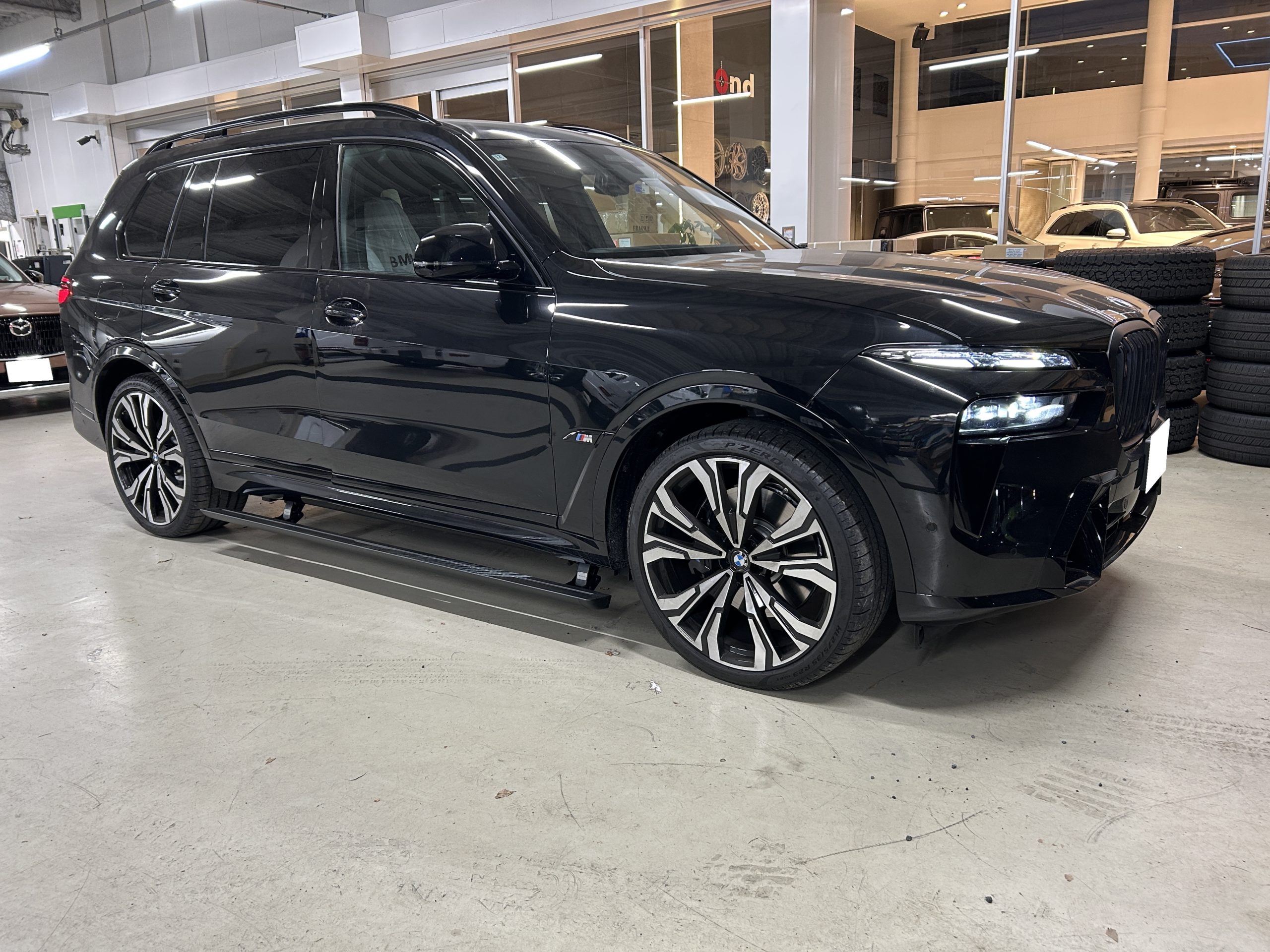 BMW　X7　電動さ磯ステップ　バルブコントローラー　ASR　ロワリング　TVキャンセラー　BOND　葛飾　東京都