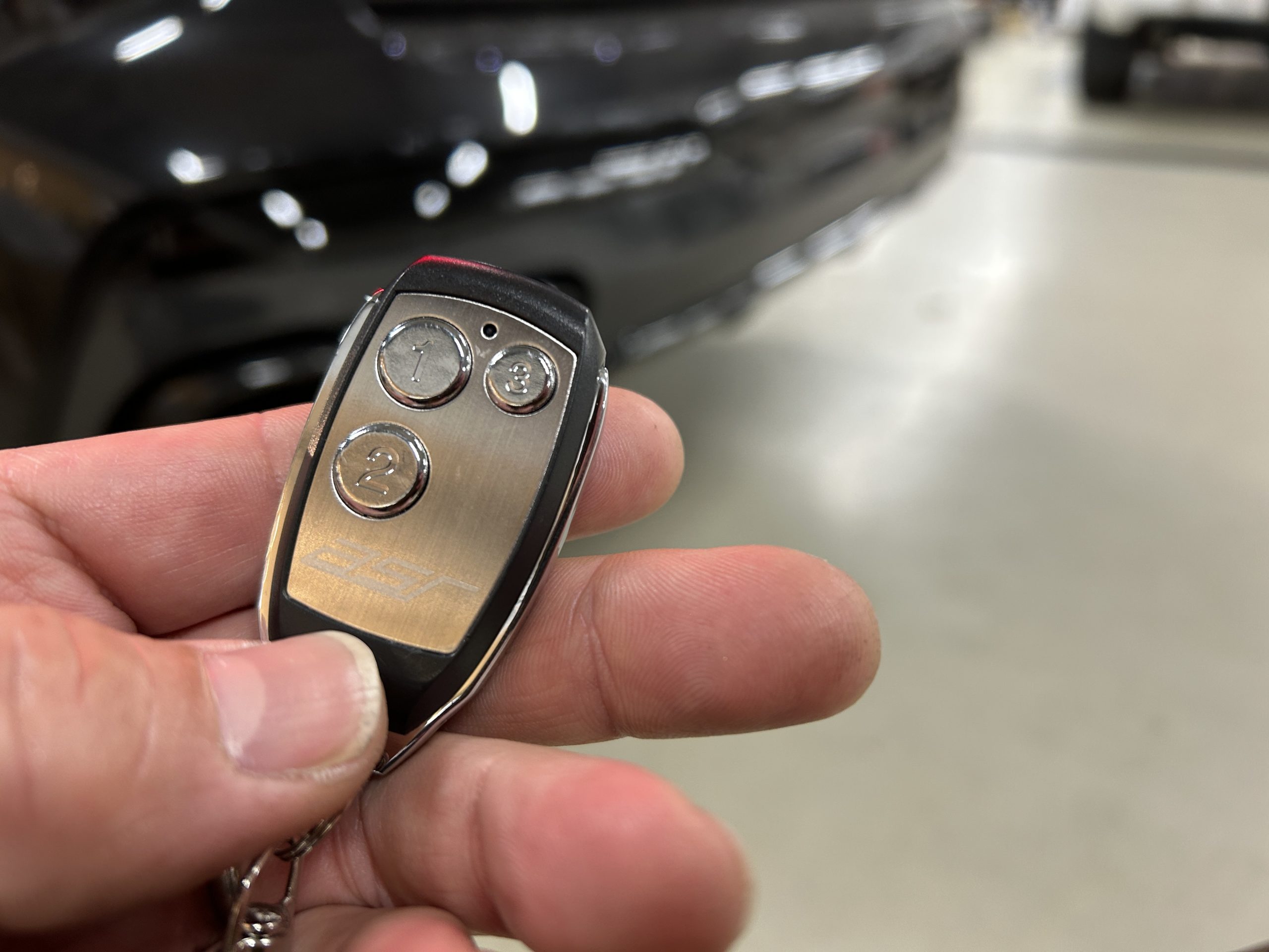 BMW　X7　電動さ磯ステップ　バルブコントローラー　ASR　ロワリング　TVキャンセラー　BOND　葛飾　東京都