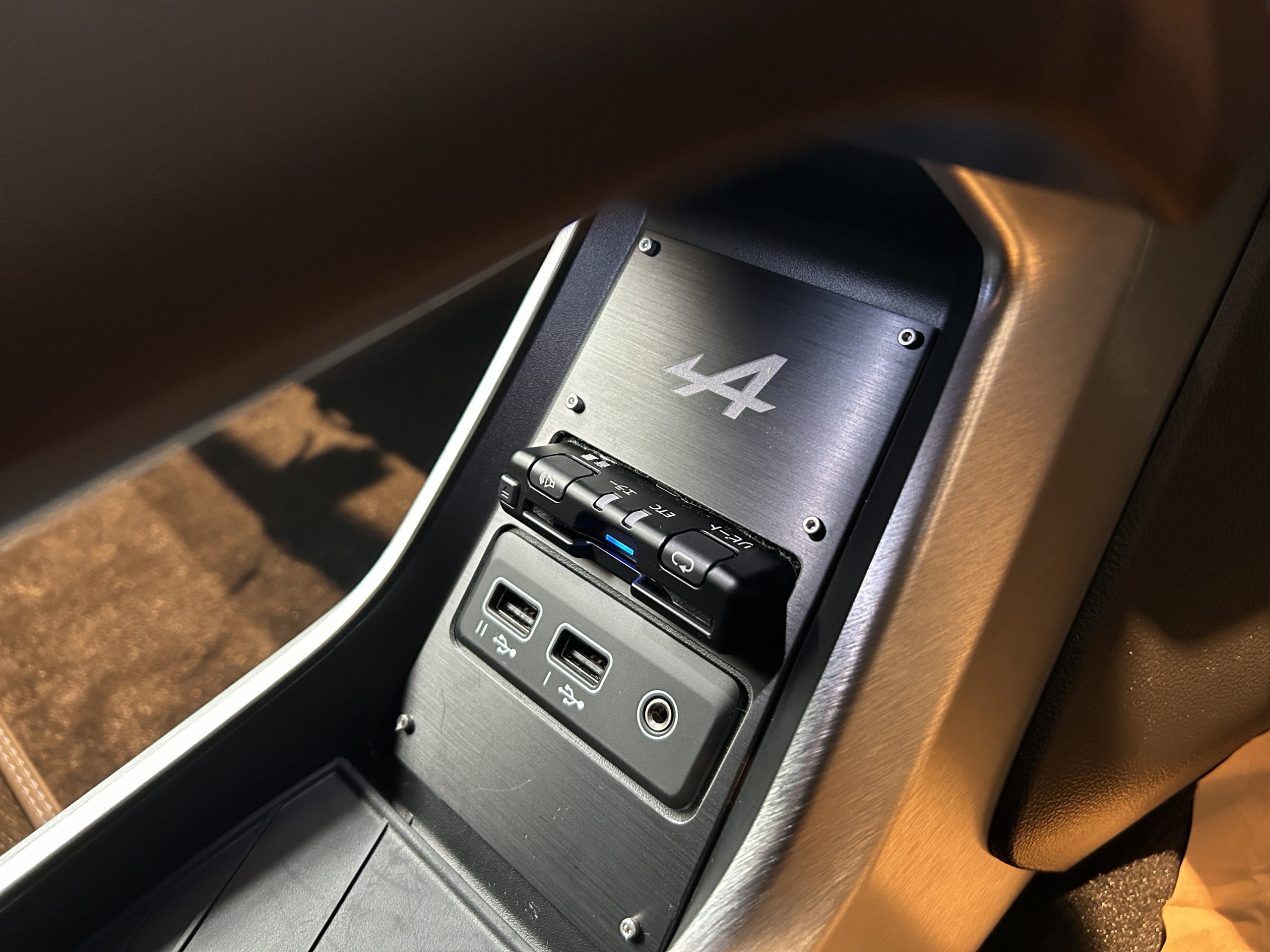 アルピーヌ　ALPINE　アルパイン　デジタルインナーミラー　A110GT　東京　葛飾