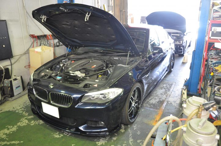 BMW F10 ヘッドライトモジュール交換