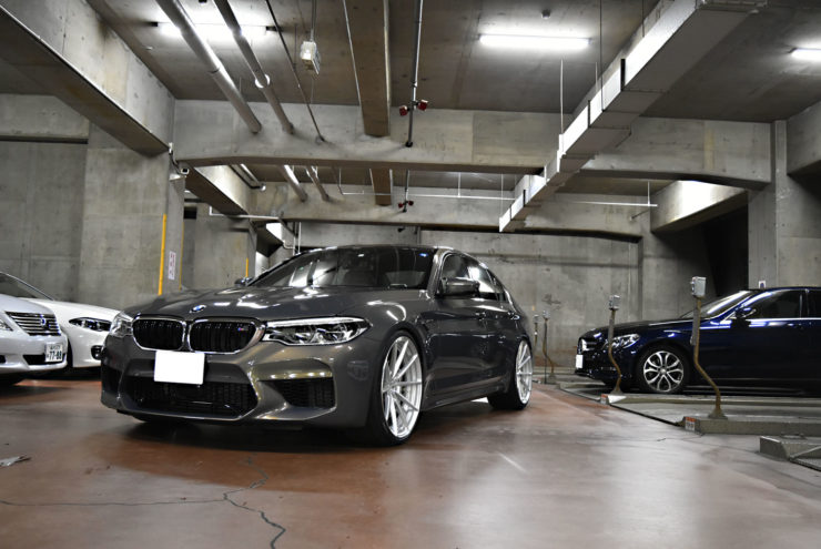 BMW　F90　M5　アナーキー　22インチ　アメ鍛　ローダウン　カスタム　名古屋