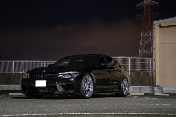 BMW　F90　M5　ローダウン　22インチ　アメ鍛　アナーキー　ブラックアウト　カスタム　名古屋