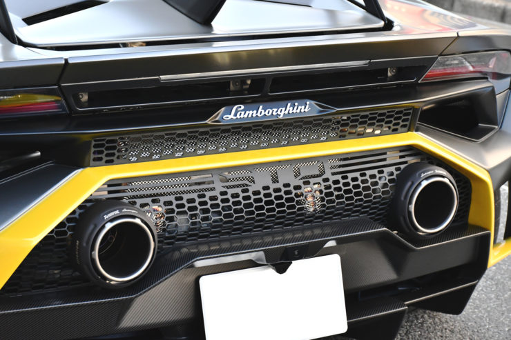 愛知県　名古屋　ウラカン　Huracan　Lamborghini　Akrapovic　アクラポビッチ　マフラー　ASR　エキゾーストフラップ　取り付け　カスタム　ボンド