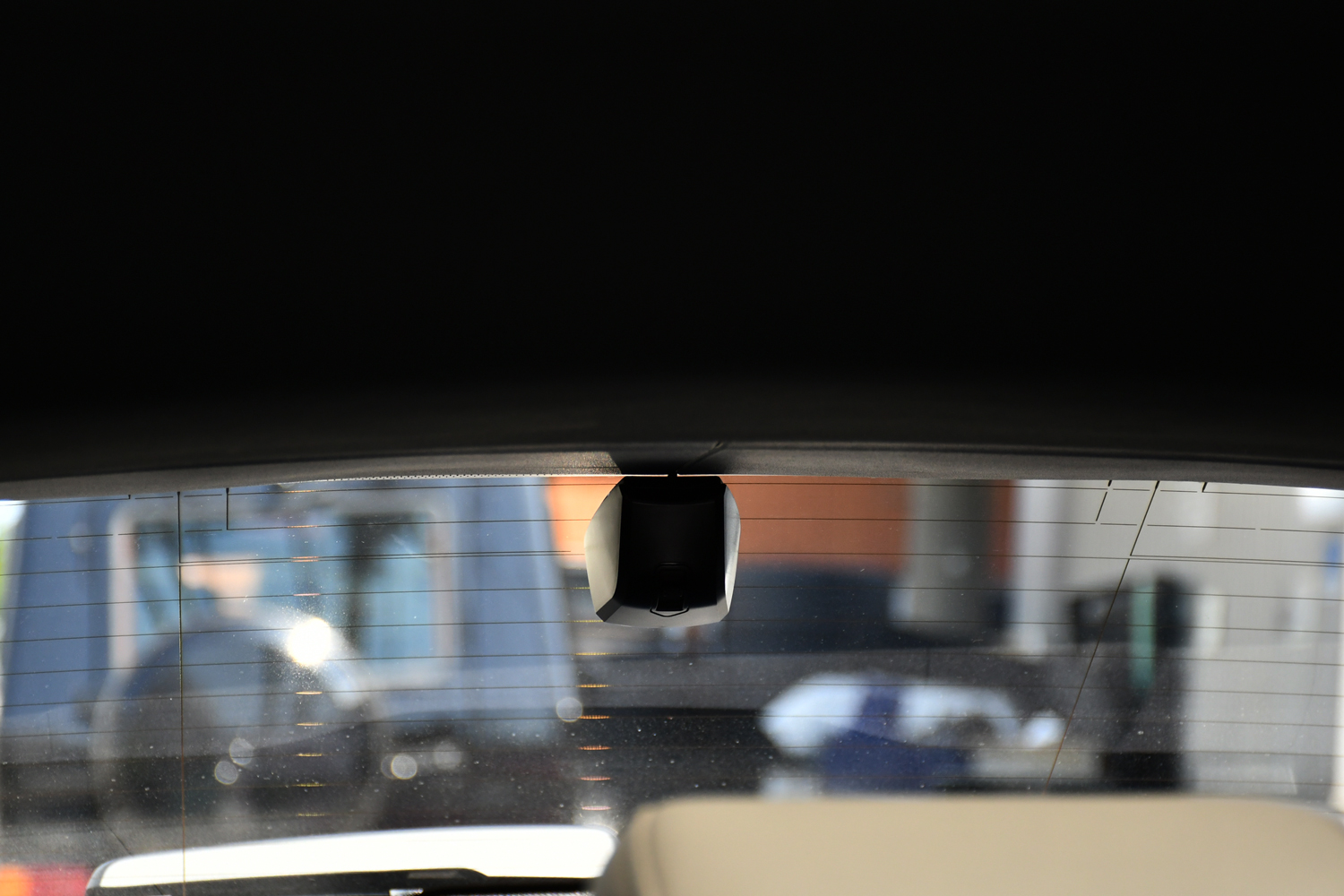 愛知県　名古屋　ポルシェ　カスタム　Porsche　タイカンクロス　Taycancross　ミラーリング　デジタルインナーミラー　レーダー　取り付け　ボンド　ボンド名古屋