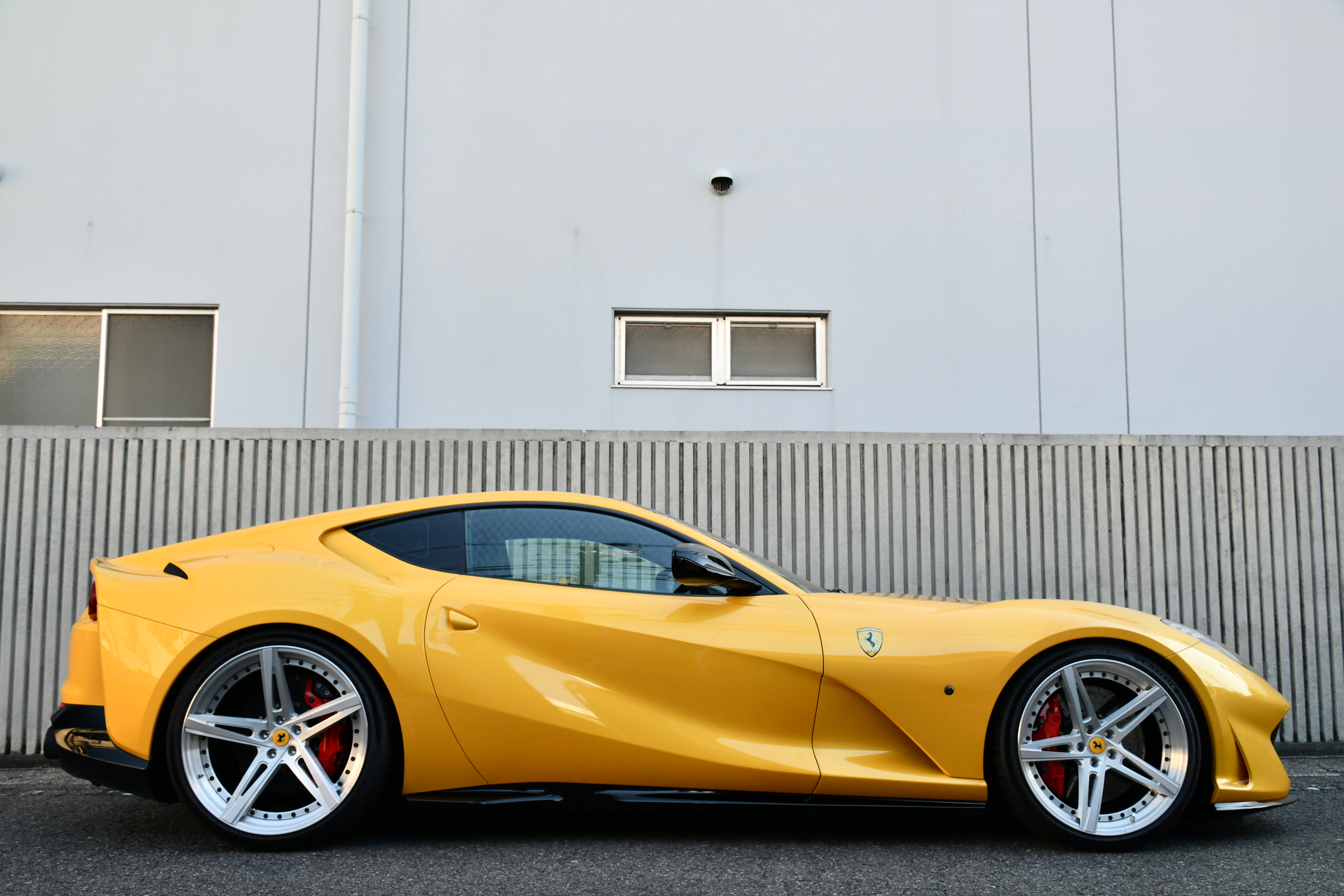 在庫車　新入庫　ローダウン　ボンドカーズ名古屋　フェラーリ812スーパーファスト　フェラーリ　ディーラー車　Novitec　Michelin　Giallo Triplo Strato　812　bond cars NAGOYA　ferrari　FERRARI 812Superfast