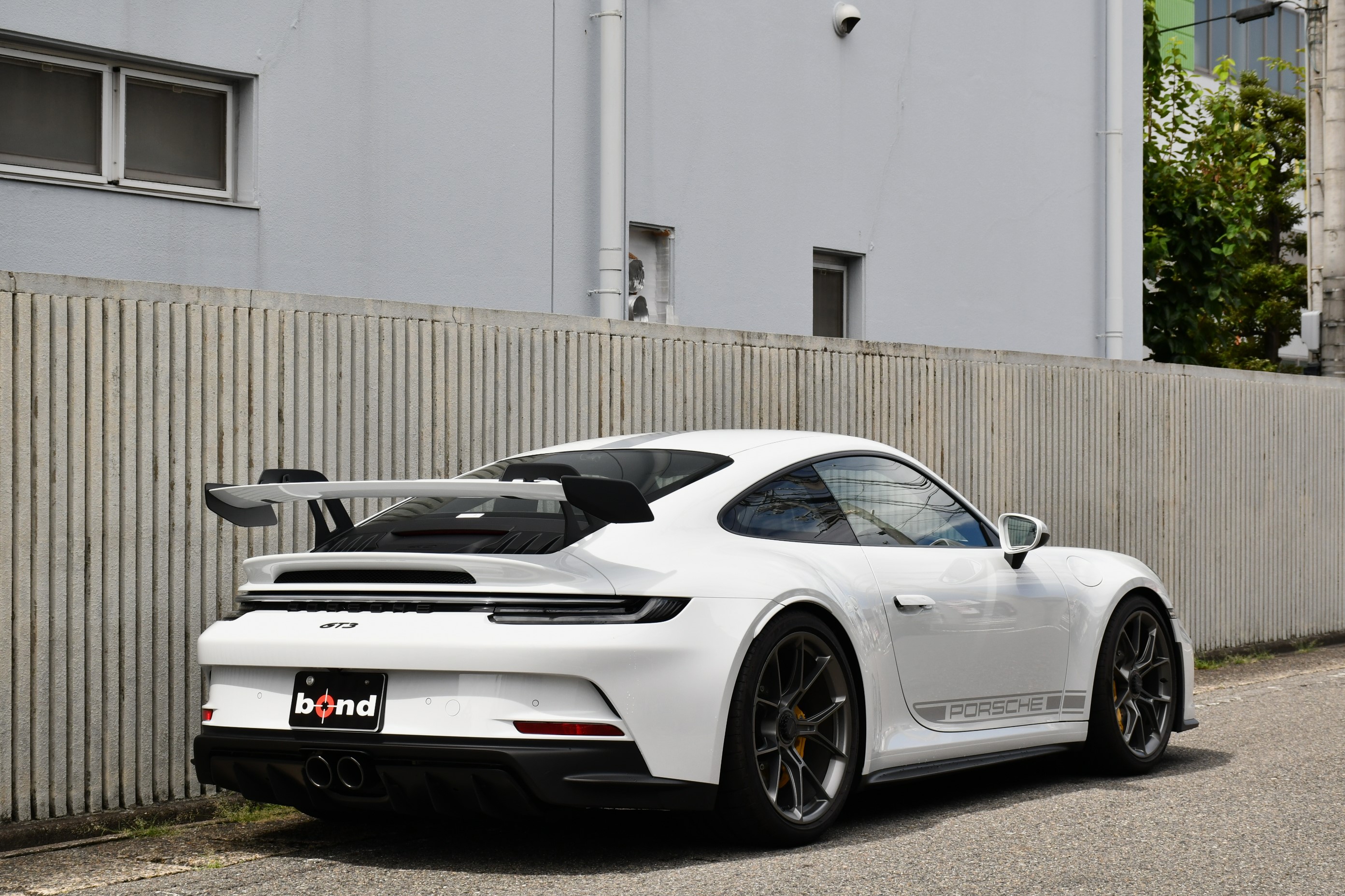 ボンドカーズ名古屋　bond cars NAGOYA　ポルシェ　PORSCHE　911　GT3　PCCB　カーボンブレーキ　BOSE　フロントリフター　センターロック　キャララホワイト　スポーツクロノ　スポーツシート　シートヒーター　在庫車　新入庫　右ハンドル　正規ディーラー車