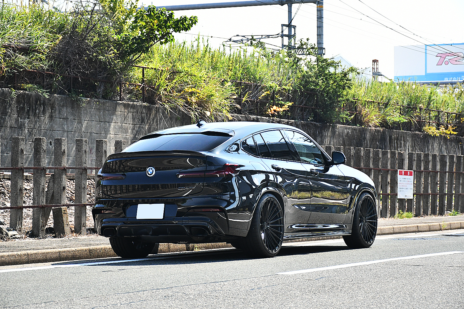 愛知県 名古屋 BMW G02 X4 カスタム ローダウン BCフォージド 3Dデザイン リップ KW 22インチ ブラックアウト ボンド ボンド名古屋