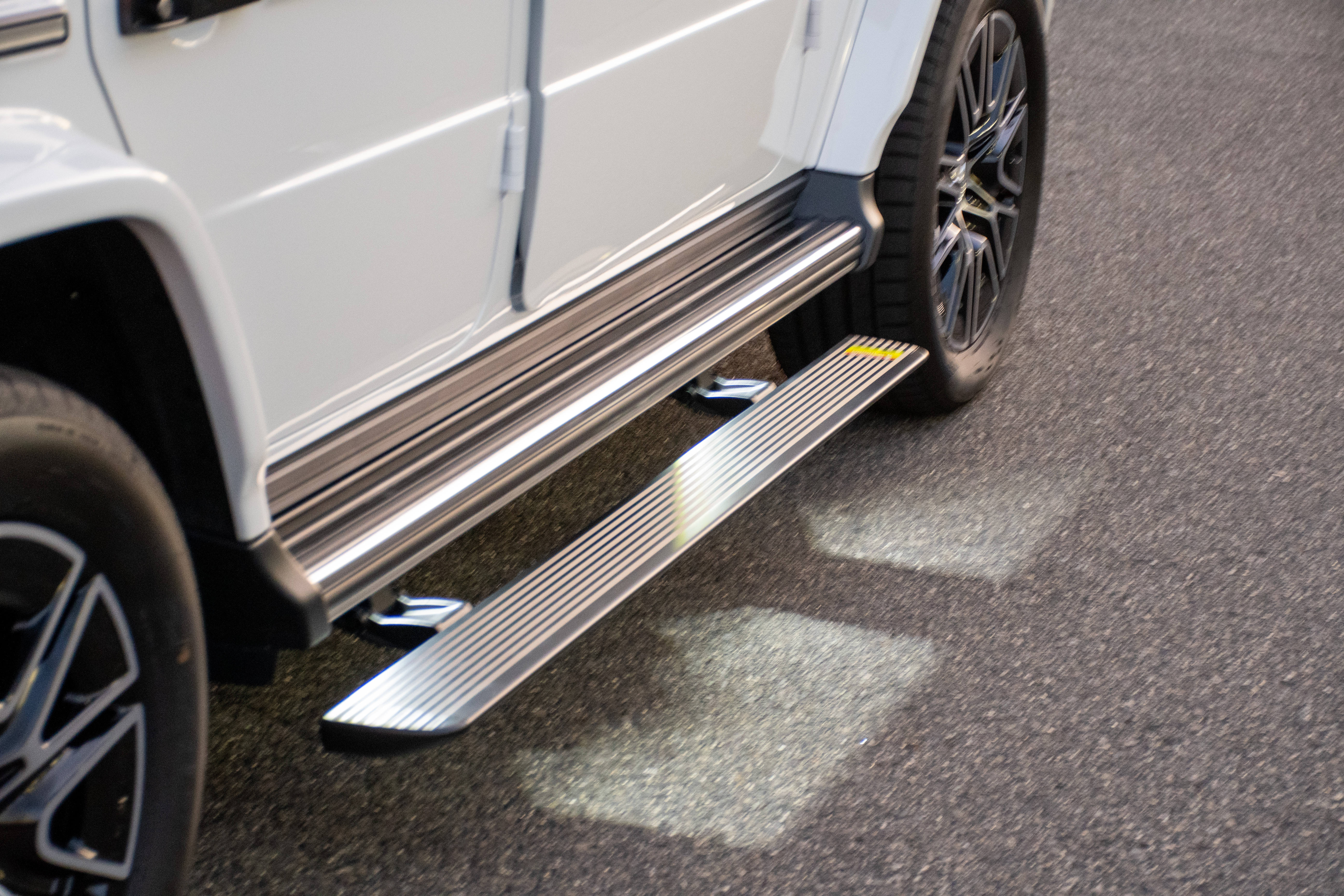 Mercedes-Benz,W465,G450d,電動サイドステップ,