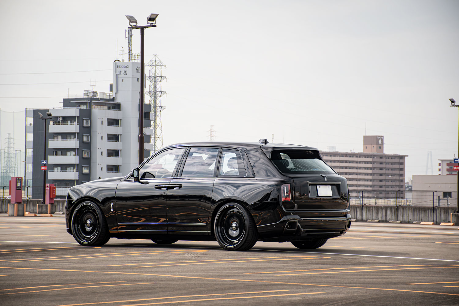 ロールスロイス　カリナン　シリーズ2　ブラックバッジ　ローダウン　ホイール　アメ鍛　AL13　24インチ　ブラックアウト　カスタム　名古屋