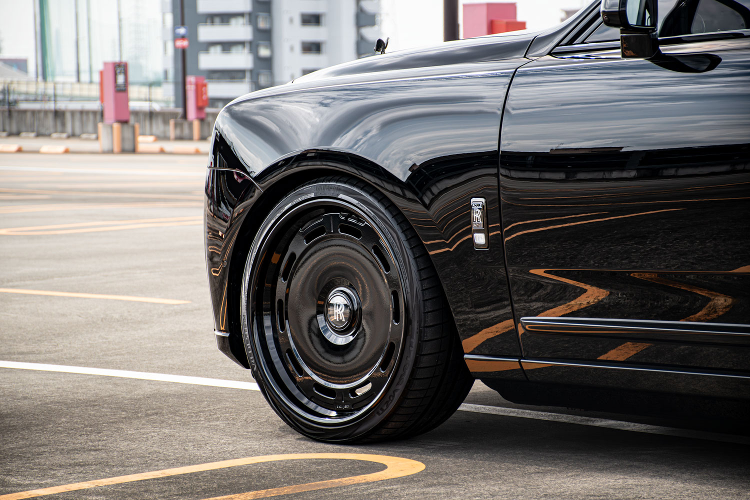 ロールスロイス　カリナン　シリーズ2　ブラックバッジ　ローダウン　ホイール　アメ鍛　AL13　24インチ　ブラックアウト　カスタム　名古屋