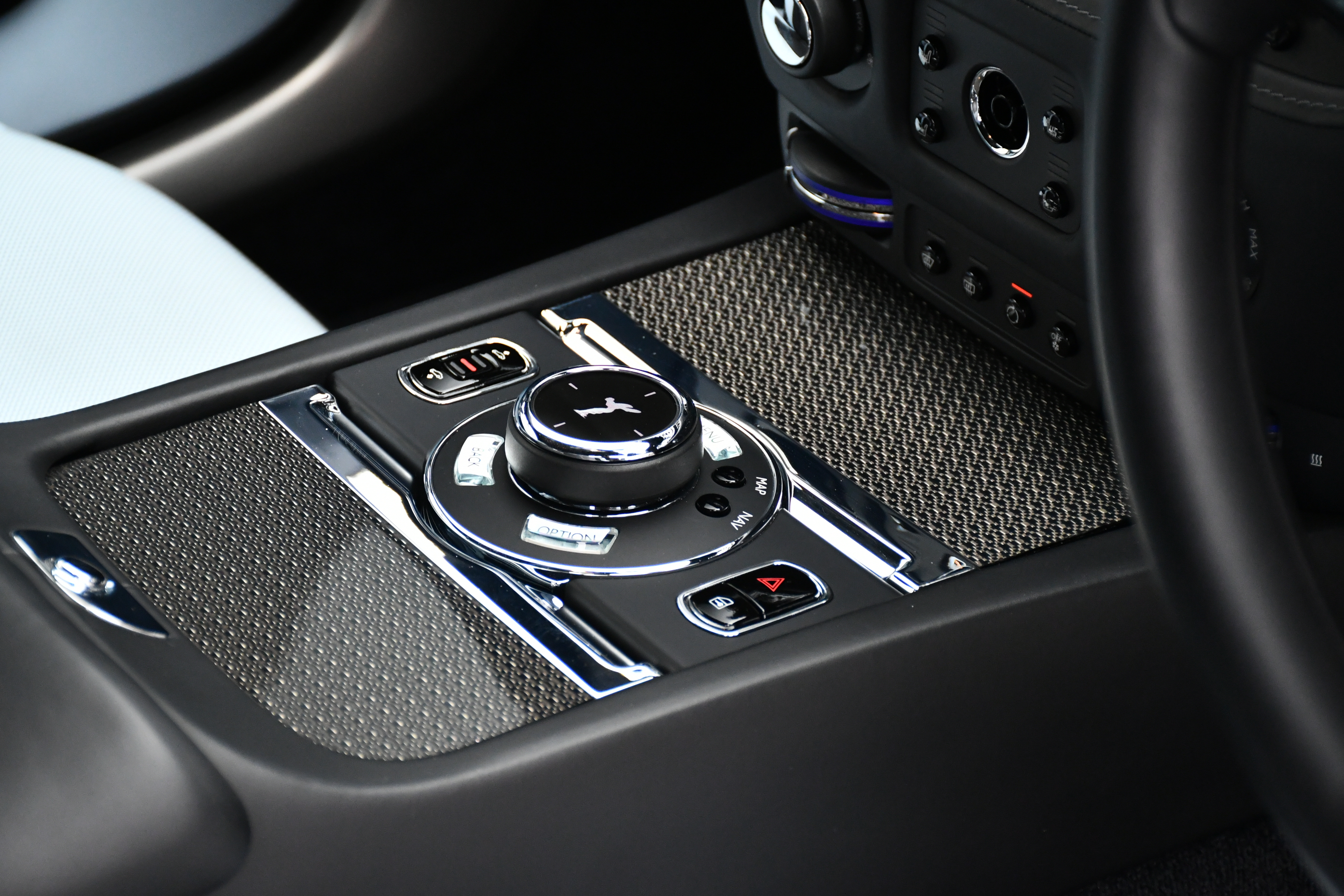 ボンドカーズ名古屋　bond cars NAGOYA　ロールスロイス　Rolls-Royce　レイス　Wraith　ブラックバッチ　Black Badge　コーチライン　スターライト　ベンチレーション　在庫車　新入庫