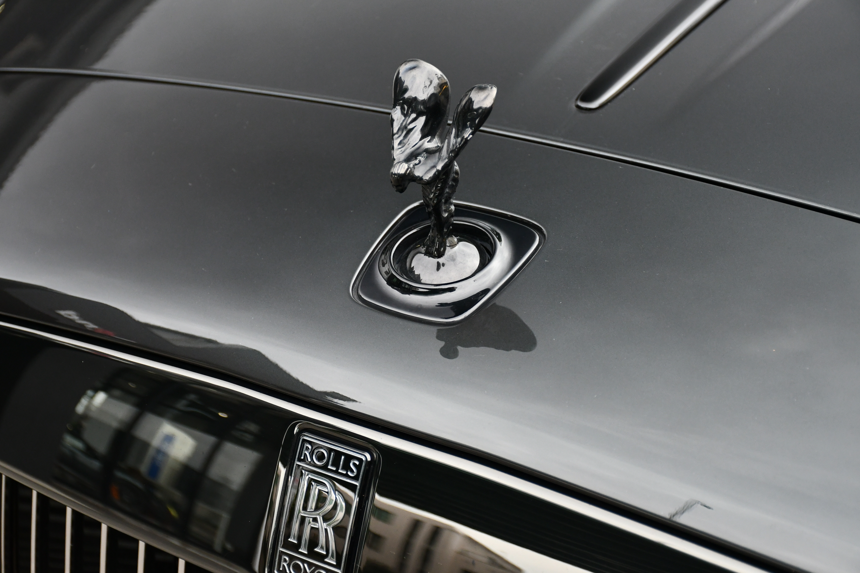 ボンドカーズ名古屋　bond cars NAGOYA　ロールスロイス　Rolls-Royce　レイス　Wraith　ブラックバッチ　Black Badge　コーチライン　スターライト　ベンチレーション　在庫車　新入庫