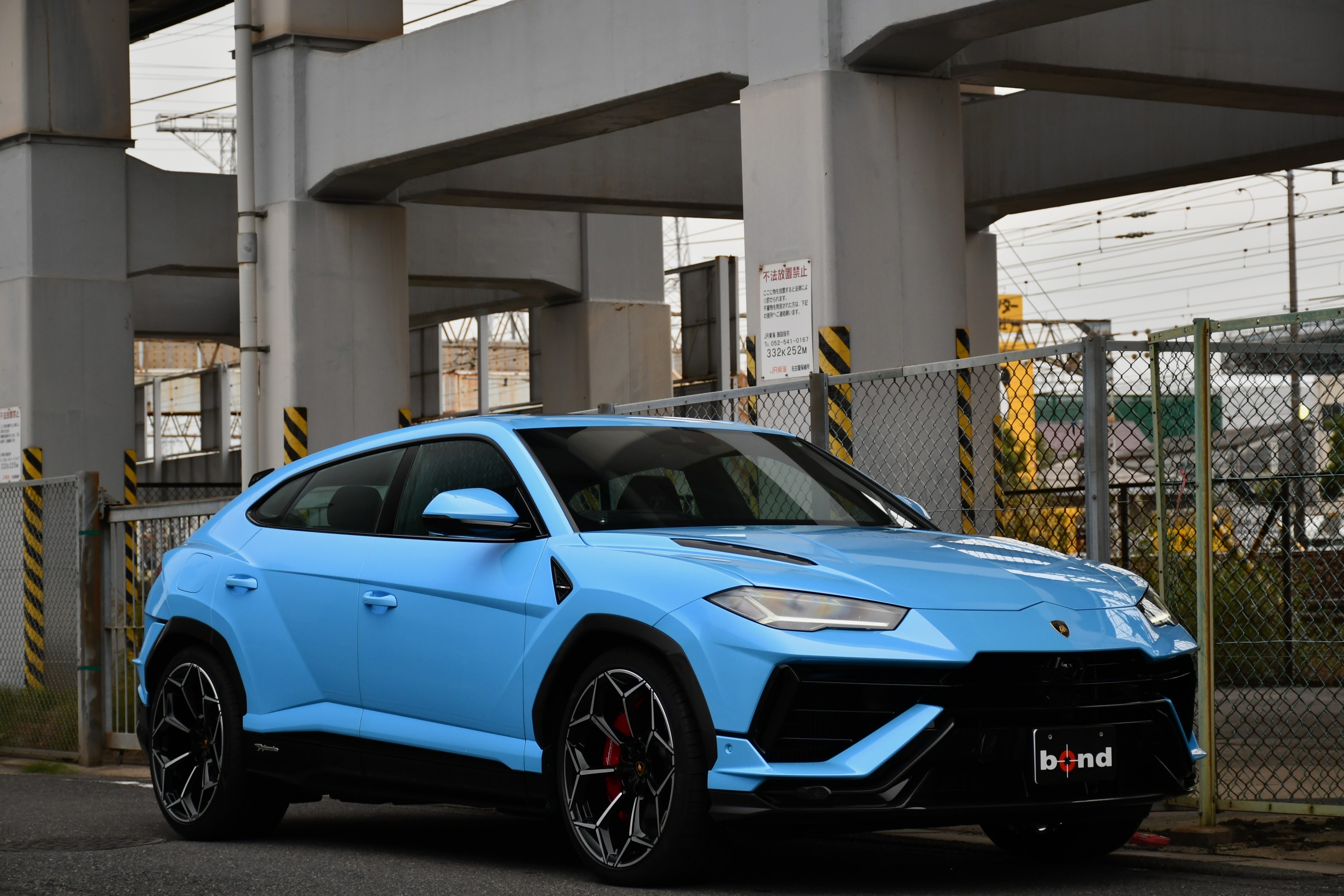 Lamborghini Urus Performanteボンドカーズ名古屋　bond cars NAGOYA　ランボルギーニ　ウルス　ペルフォルマンテ　カーボンブレーキ　カーボンディフューザー　ディーラー車　レッドキャリパー　右ハンドル　　
