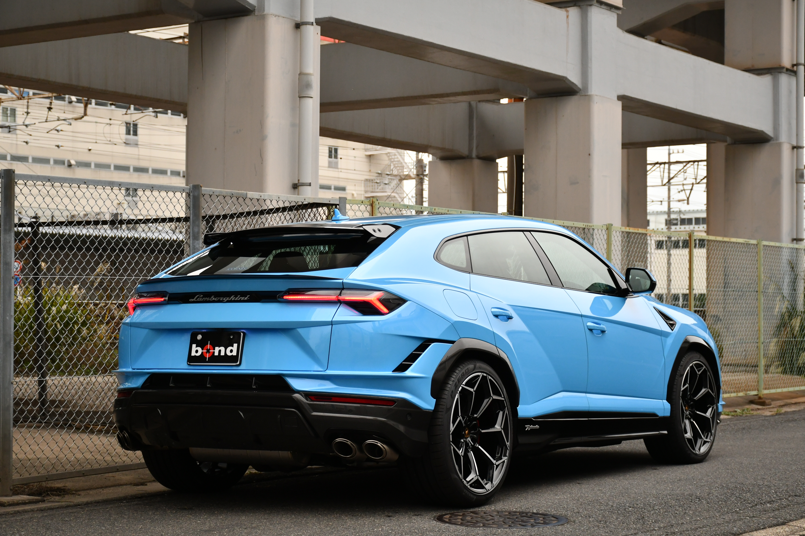 Lamborghini Urus Performanteボンドカーズ名古屋　bond cars NAGOYA　ランボルギーニ　ウルス　ペルフォルマンテ　カーボンブレーキ　カーボンディフューザー　ディーラー車　レッドキャリパー　右ハンドル　　