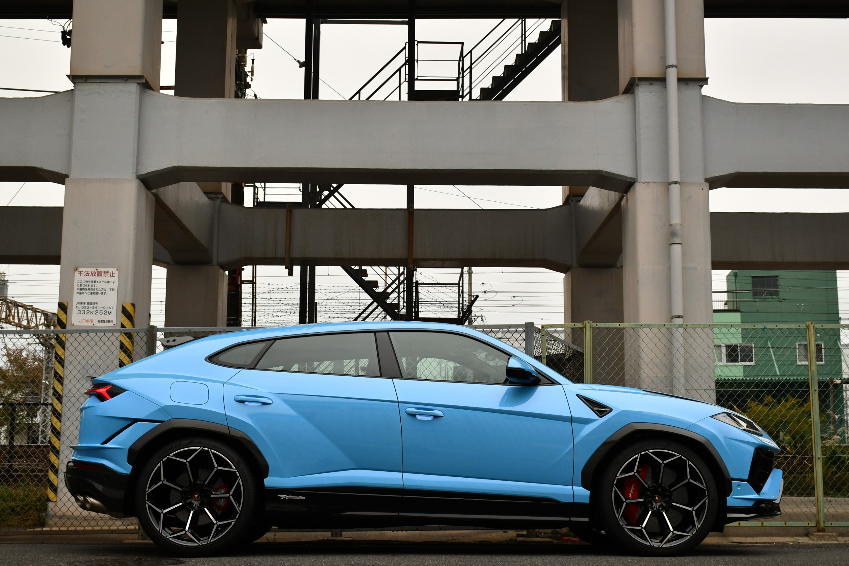 Lamborghini Urus Performanteボンドカーズ名古屋　bond cars NAGOYA　ランボルギーニ　ウルス　ペルフォルマンテ　カーボンブレーキ　カーボンディフューザー　ディーラー車　レッドキャリパー　右ハンドル　　