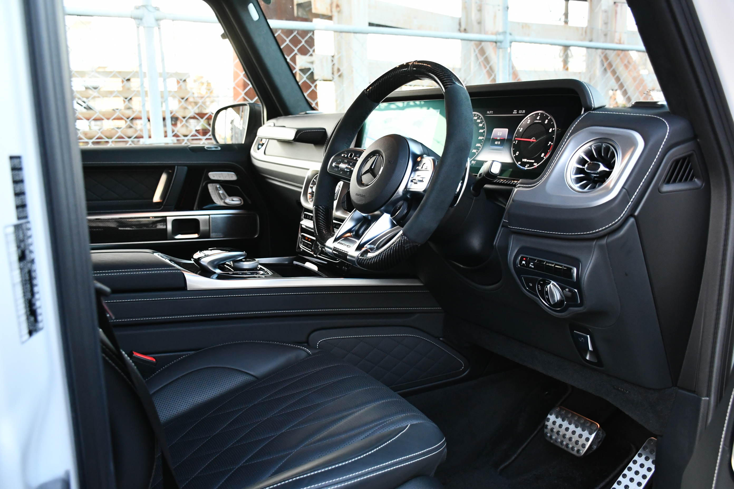 ボンドカーズ名古屋　bond cars NAGOYA　G63　マグノオパリスホワイト　マグノヒーローエディション　AMG　カーボンインテリア　マットホワイト　限定車　ナイトパッケージ