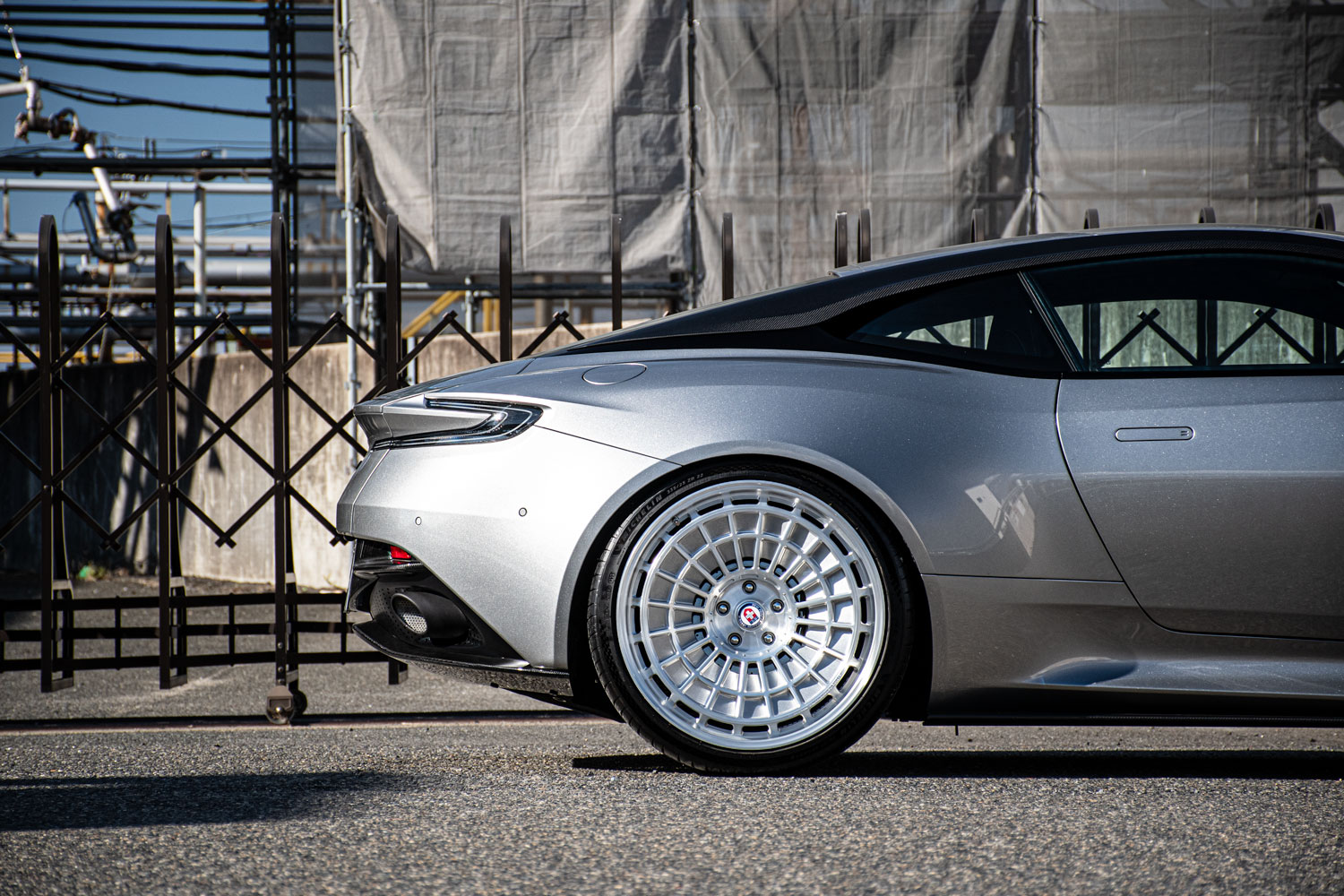 アストンマーチン DB12 ローダウン ホイール HRE アメ鍛 22インチ 22inch カスタム 名古屋