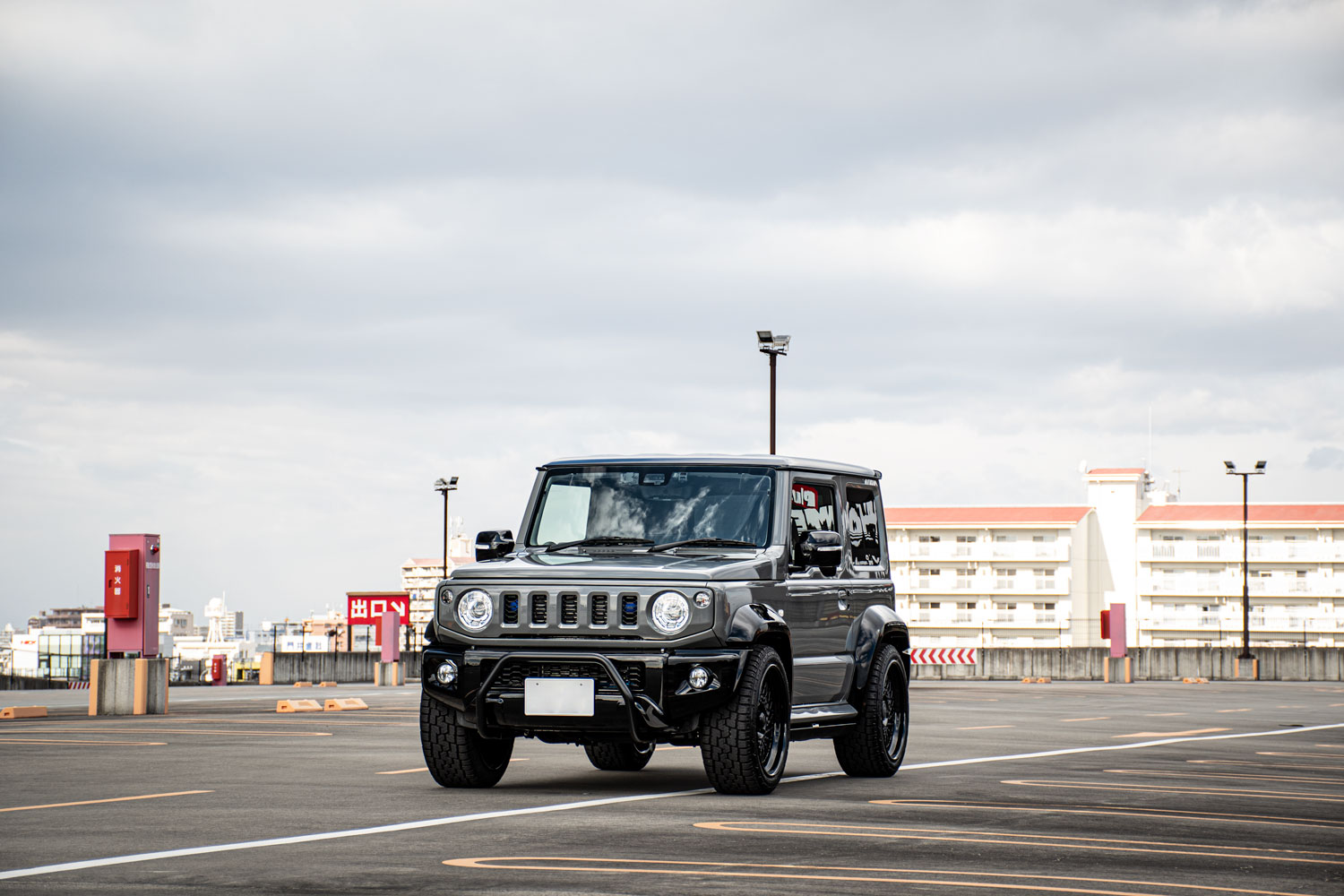 スズキ ジムニー JB74 SUZUKI JIMNY ローダウン 車高調 HRE アメ鍛 19インチ 電動ステップ 背面タイヤスムージング ルーフペイント カスタム 名古屋