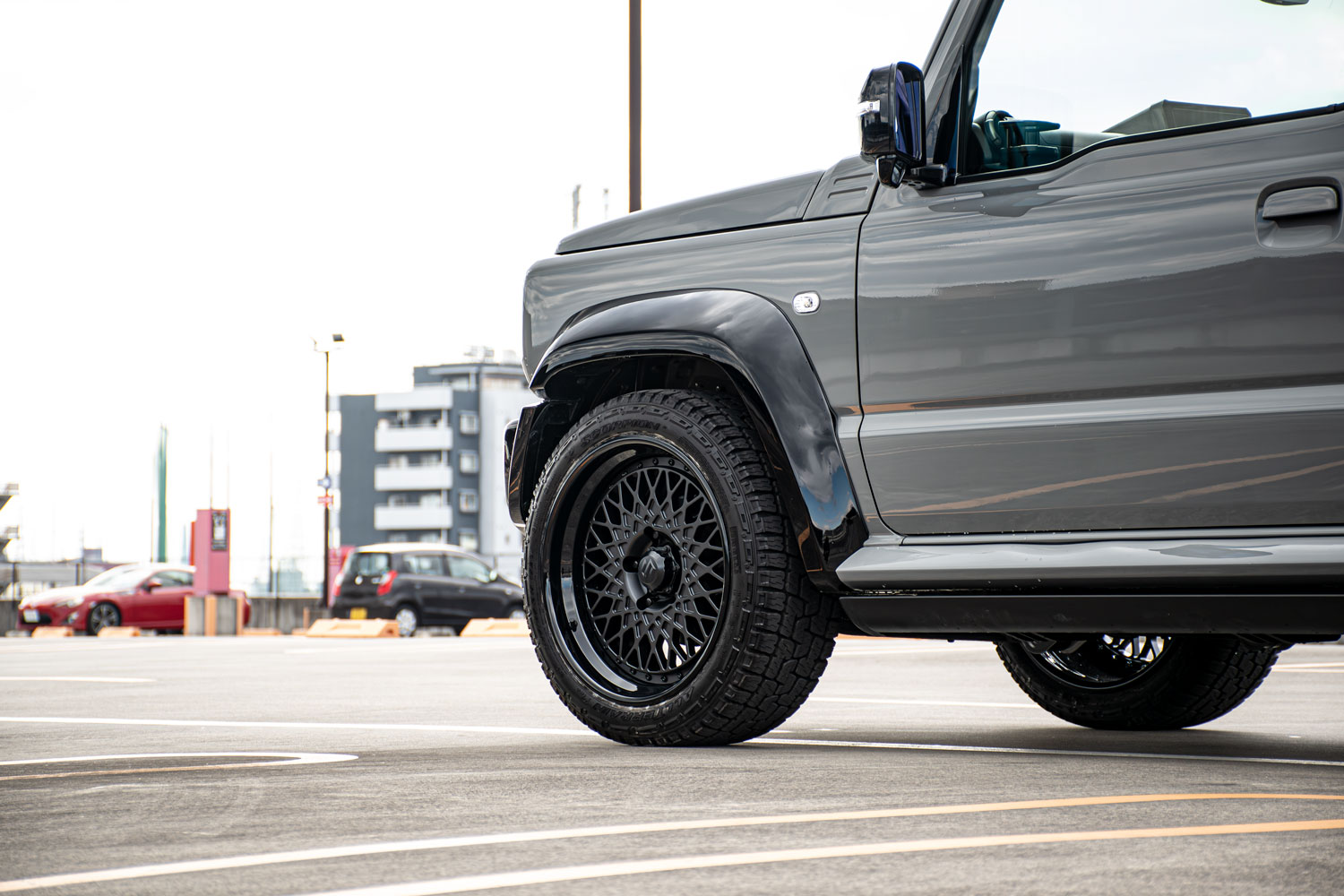 スズキ ジムニー JB74 SUZUKI JIMNY ローダウン 車高調 HRE アメ鍛 19インチ 電動ステップ 背面タイヤスムージング ルーフペイント カスタム 名古屋