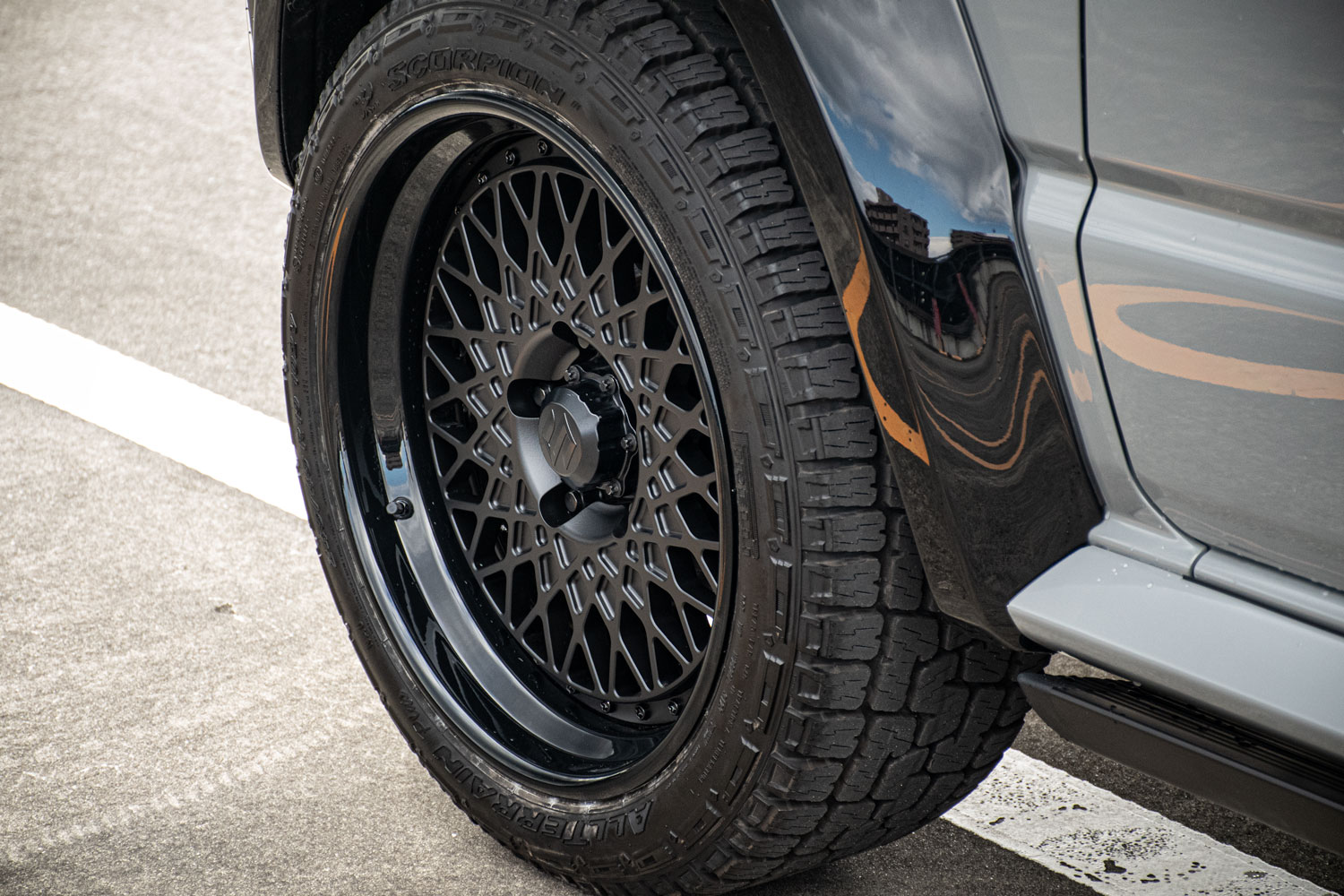 スズキ ジムニー JB74 SUZUKI JIMNY ローダウン 車高調 HRE アメ鍛 19インチ 電動ステップ 背面タイヤスムージング ルーフペイント カスタム 名古屋