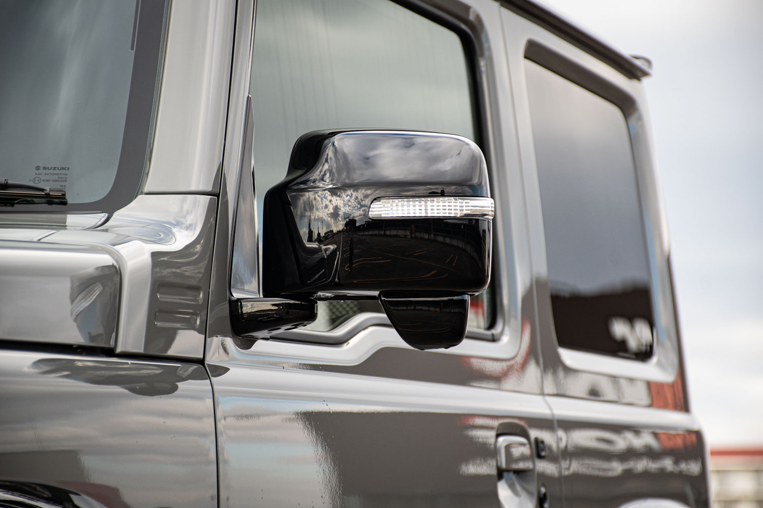 スズキ ジムニー JB74 SUZUKI JIMNY ローダウン 車高調 HRE アメ鍛 19インチ 電動ステップ 背面タイヤスムージング ルーフペイント カスタム 名古屋