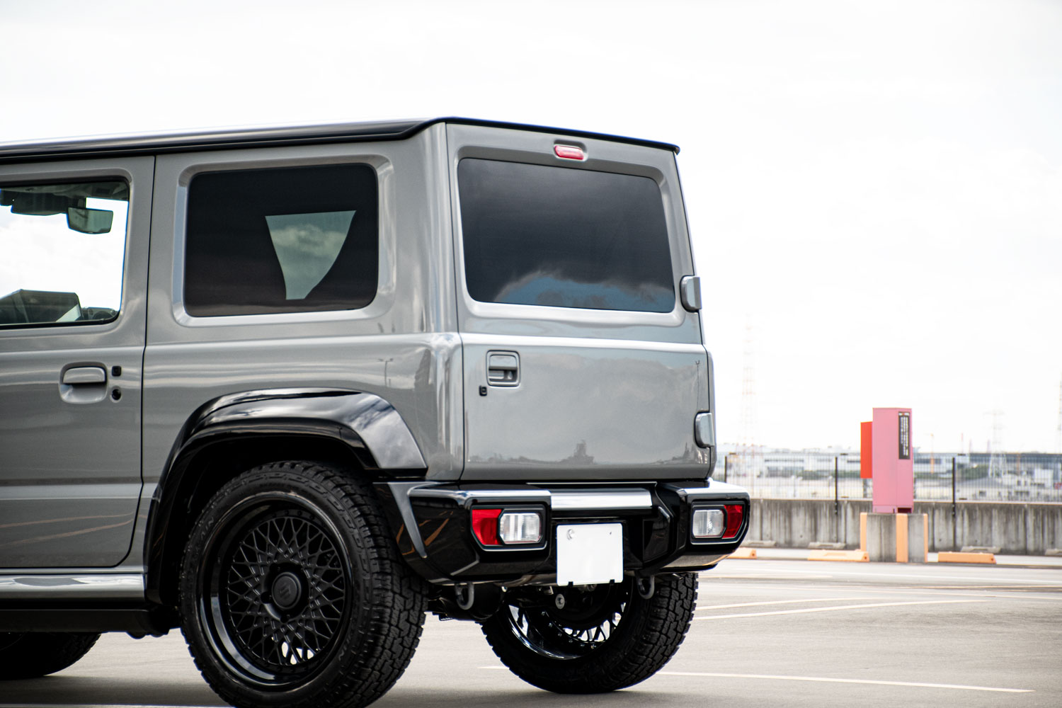 スズキ ジムニー JB74 SUZUKI JIMNY ローダウン 車高調 HRE アメ鍛 19インチ 電動ステップ 背面タイヤスムージング ルーフペイント カスタム 名古屋