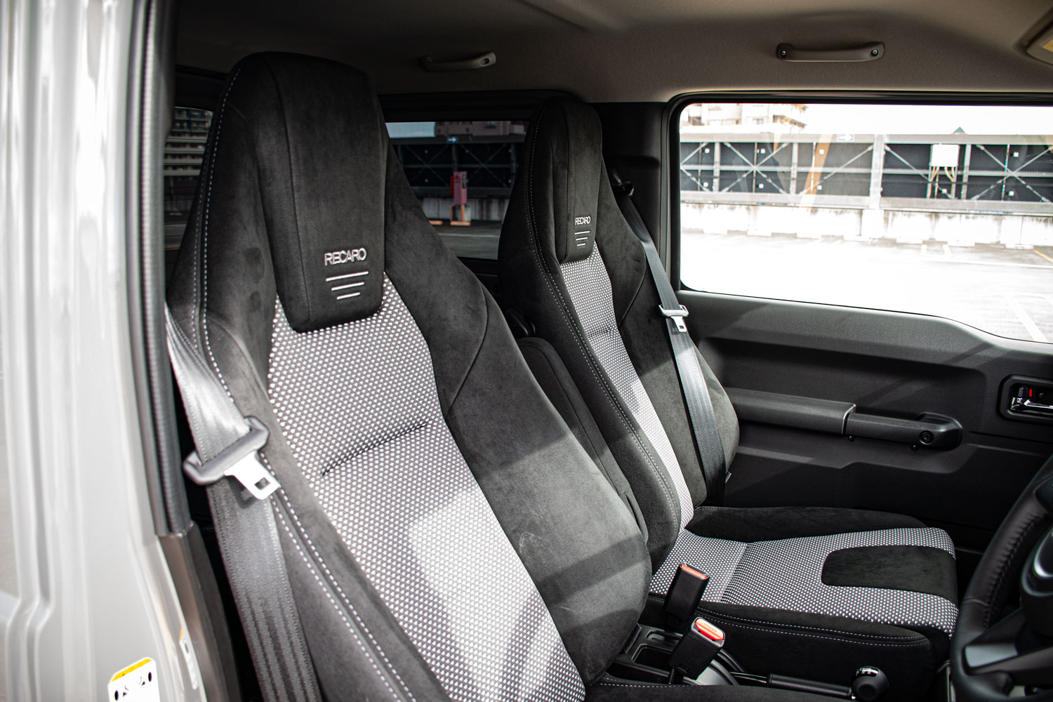 スズキ ジムニー JB74 SUZUKI JIMNY ローダウン 車高調 HRE アメ鍛 19インチ 電動ステップ 背面タイヤスムージング ルーフペイント カスタム 名古屋