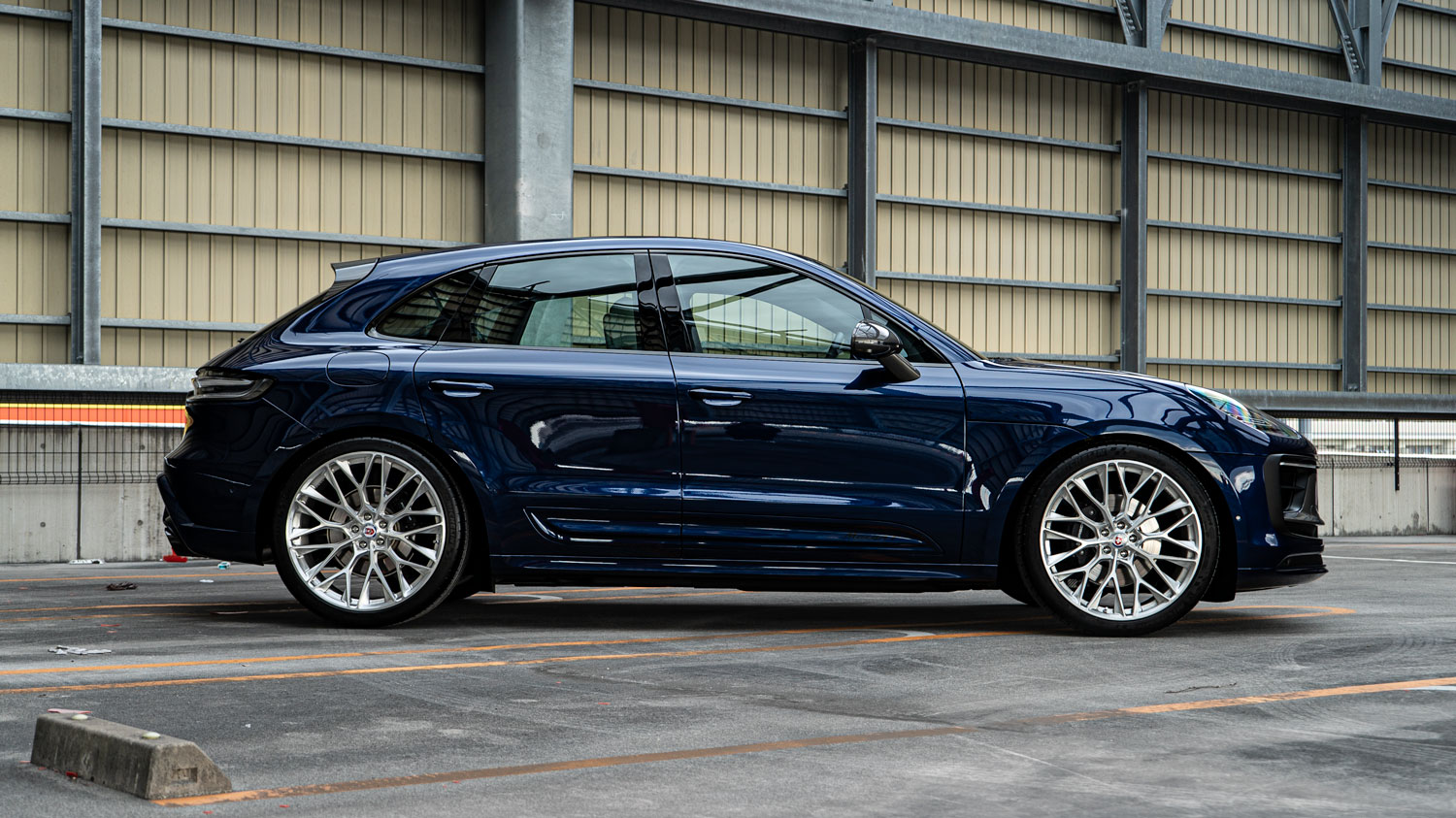 Porsche ポルシェ Macan マカンT ローダウン エアサス ロワリング ホイール HRE アメ鍛 22インチ カスタム 名古屋