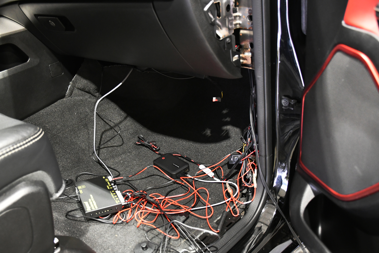 愛知県 名古屋 ダッチ ラム RAM カープレイ 地デジ 取り付け カスタム ボンド ボンド名古屋