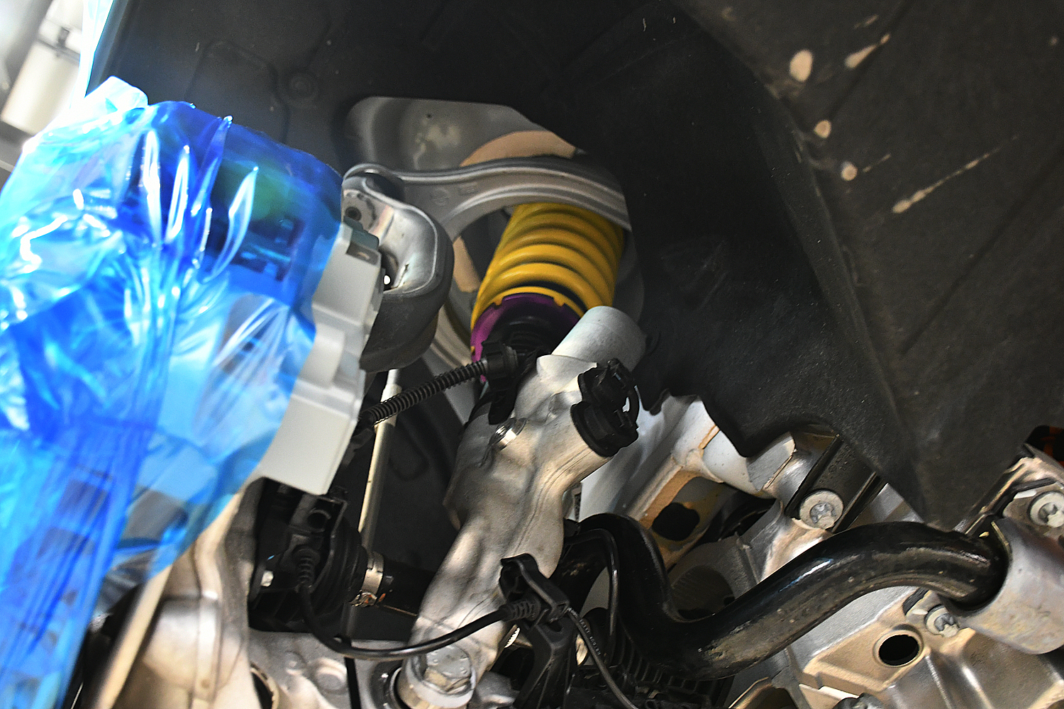 愛知県 名古屋 ベンツ W206 C63 AMG サスペンション交換 KW ダウンサス HAS ボンド ボンド名古屋