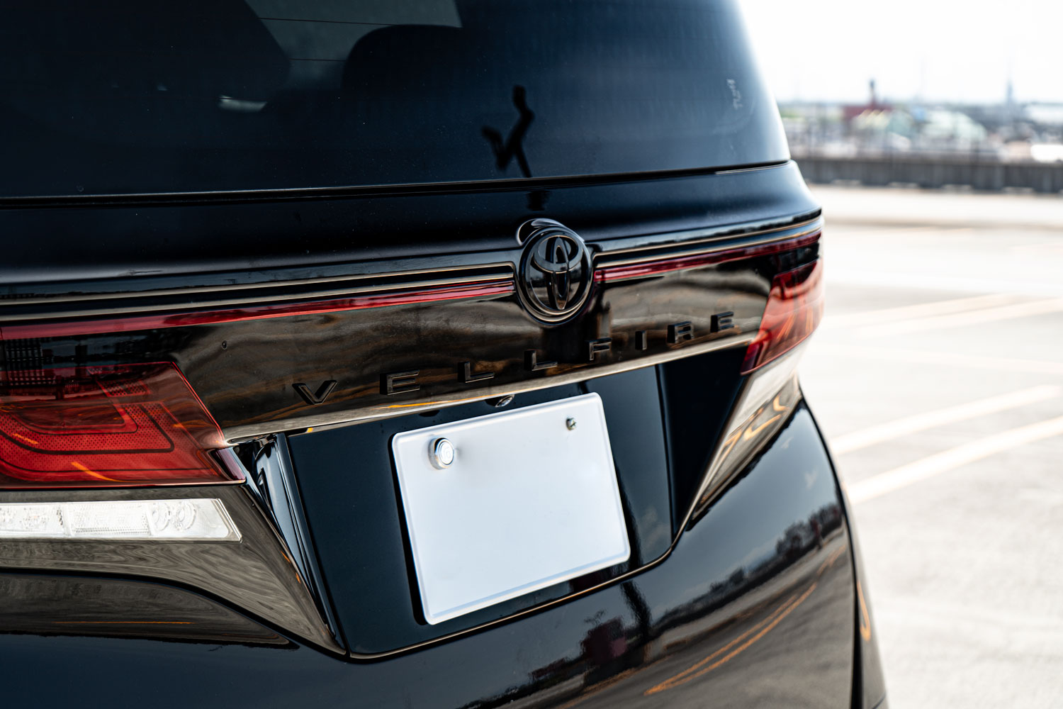 トヨタ ヴェルファイア アルファード ブラックアウト ラッピング ペイント ホイール 21インチ AKフォージド カスタム 名古屋