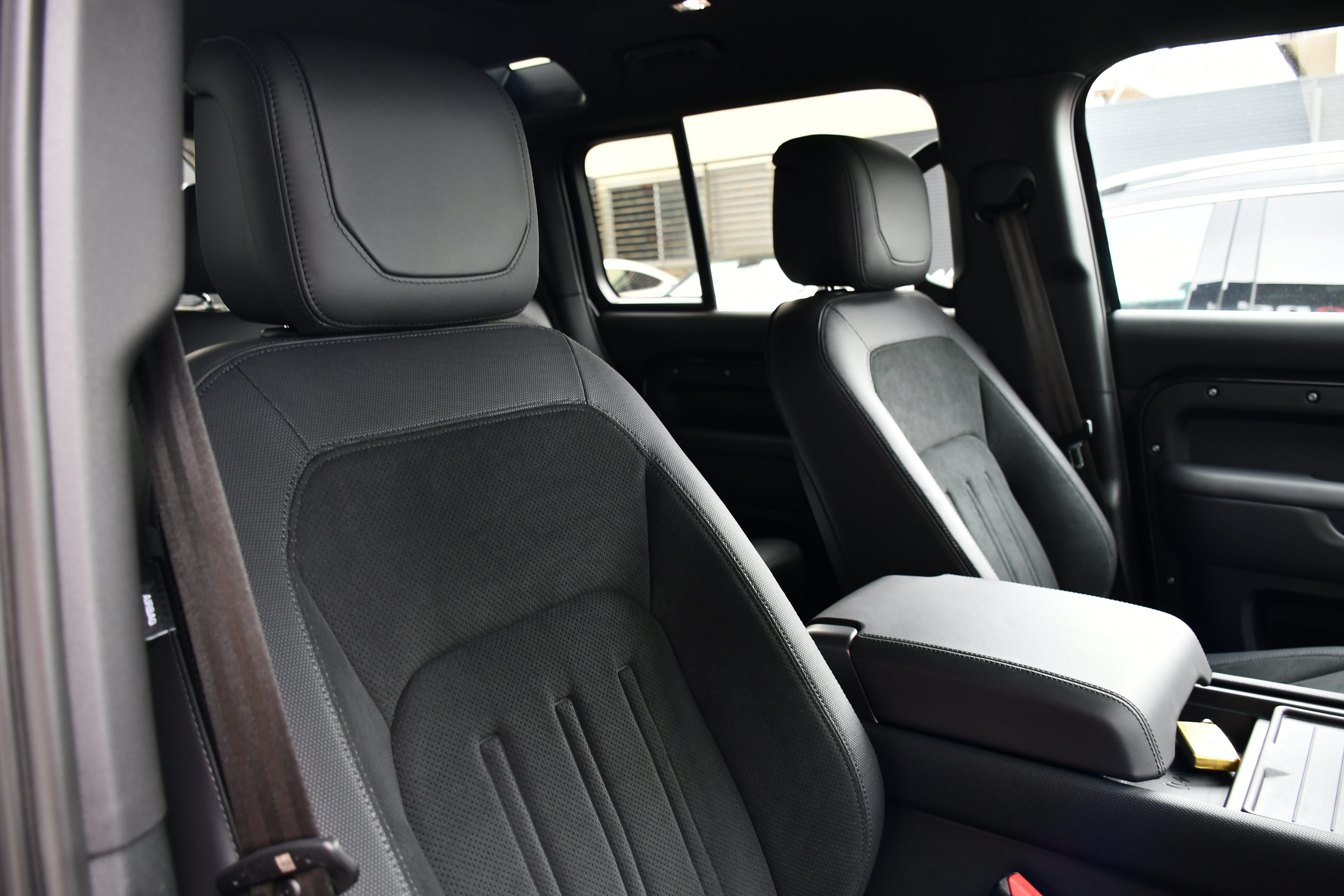 ボンドカーズ名古屋 bond cars NAGOYA ランドローバー LAND ROVER ディフェンダー Defender 110 カルパチアンエディション Carpathian Edition エアサス ディーラー車 スライディングパノラマルーフ ベンチレーション 5000㏄ 新入庫 在庫車