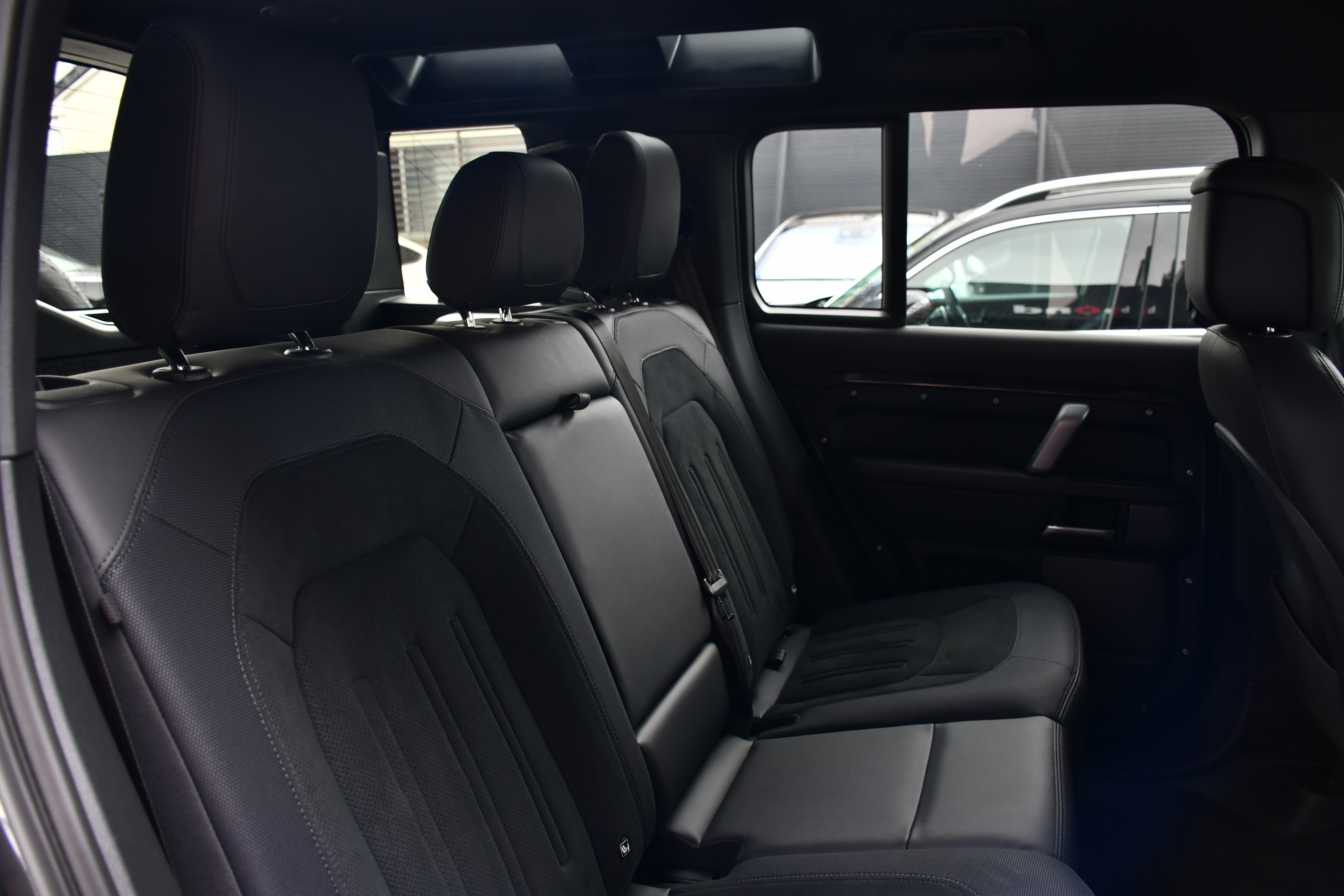 ボンドカーズ名古屋 bond cars NAGOYA ランドローバー LAND ROVER ディフェンダー Defender 110 カルパチアンエディション Carpathian Edition エアサス ディーラー車 スライディングパノラマルーフ ベンチレーション 5000㏄ 新入庫 在庫車