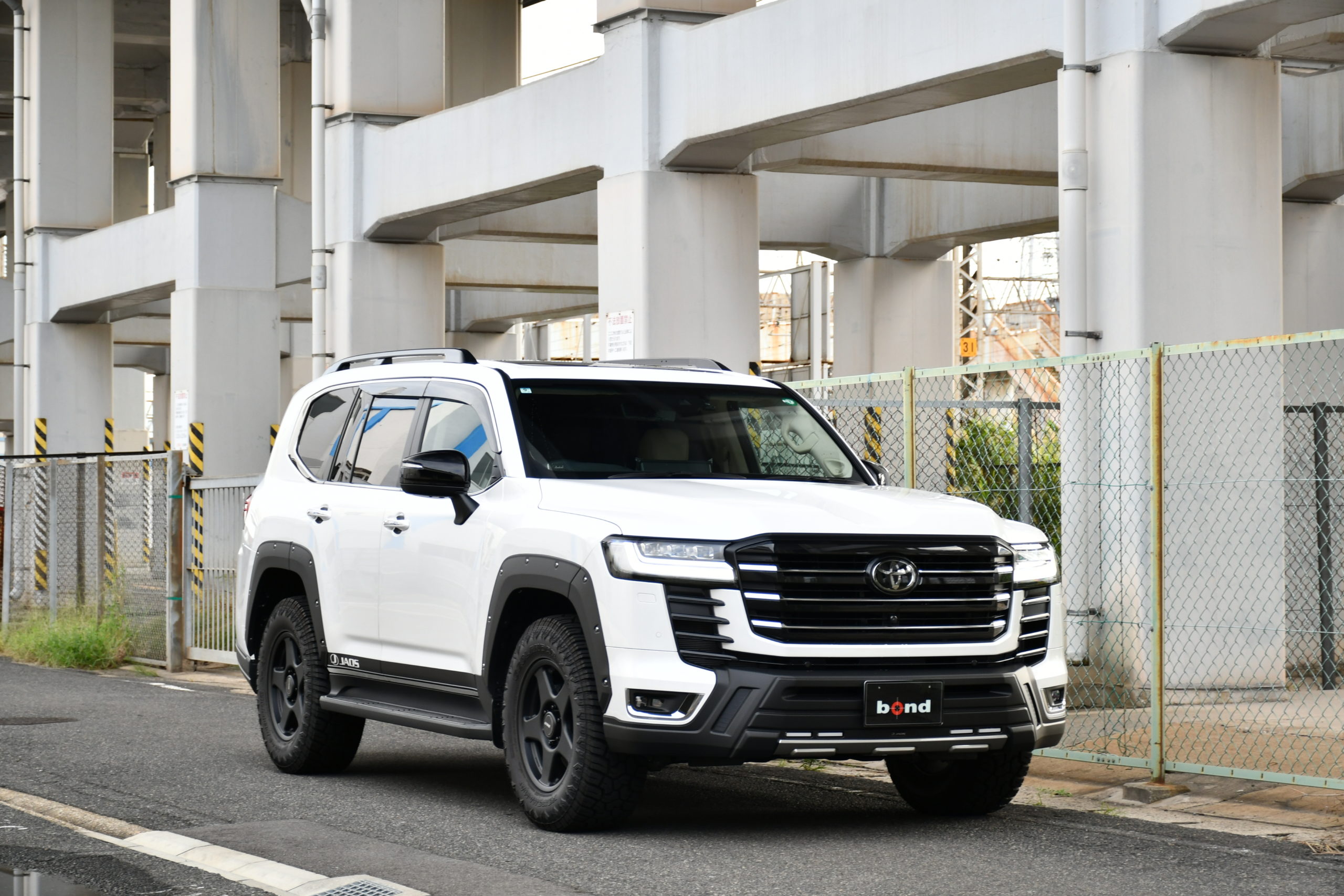 ボンドカーズ名古屋 bond cars NAGOYA トヨタ TOYOTA ランクル 300 カスタム JAOS JBL リアシートエンターテイメント クールボックス ルーフレール 寒冷地仕様 在庫車 新入庫