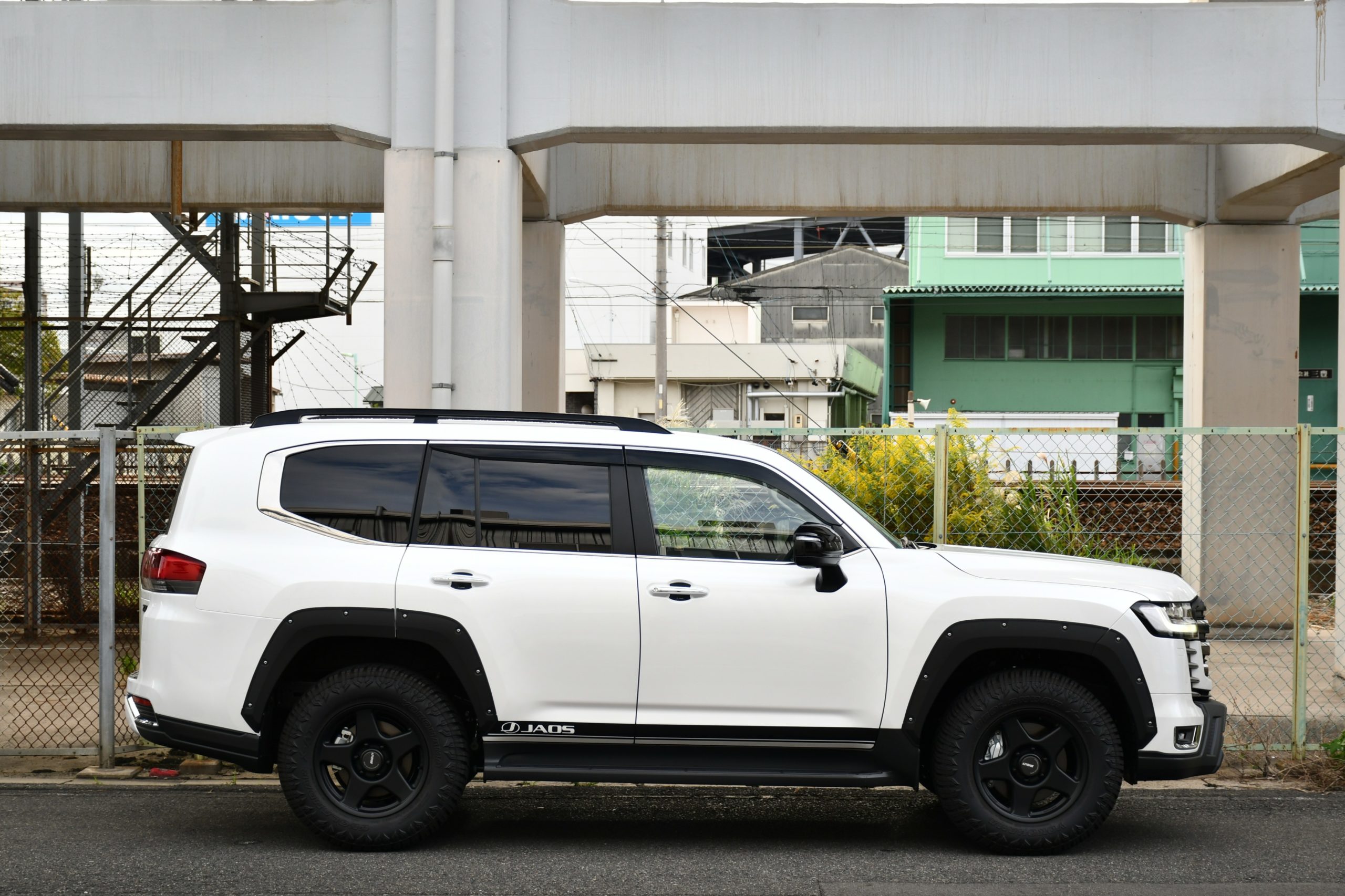 ボンドカーズ名古屋 bond cars NAGOYA トヨタ TOYOTA ランクル 300 カスタム JAOS JBL リアシートエンターテイメント クールボックス ルーフレール 寒冷地仕様 在庫車 新入庫