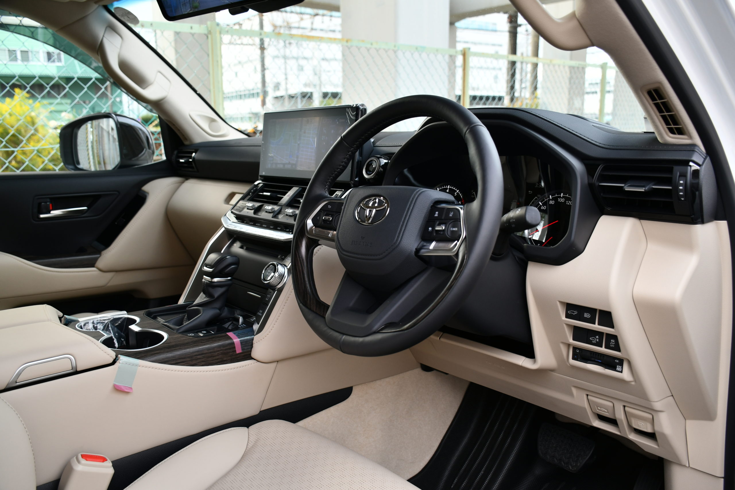 ボンドカーズ名古屋 bond cars NAGOYA トヨタ TOYOTA ランクル 300 カスタム JAOS JBL リアシートエンターテイメント クールボックス ルーフレール 寒冷地仕様 在庫車 新入庫