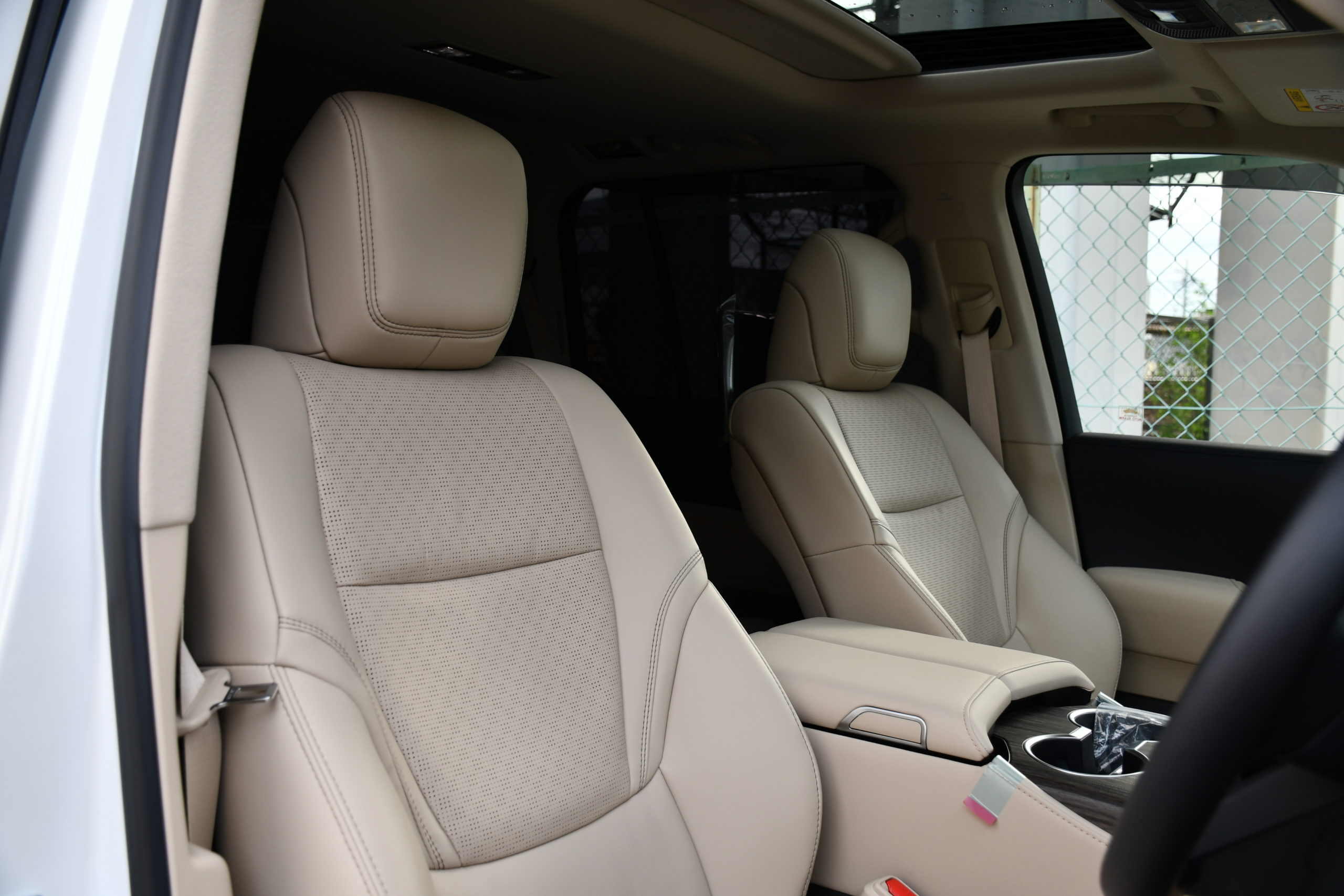 ボンドカーズ名古屋 bond cars NAGOYA トヨタ TOYOTA ランクル 300 カスタム JAOS JBL リアシートエンターテイメント クールボックス ルーフレール 寒冷地仕様 在庫車 新入庫