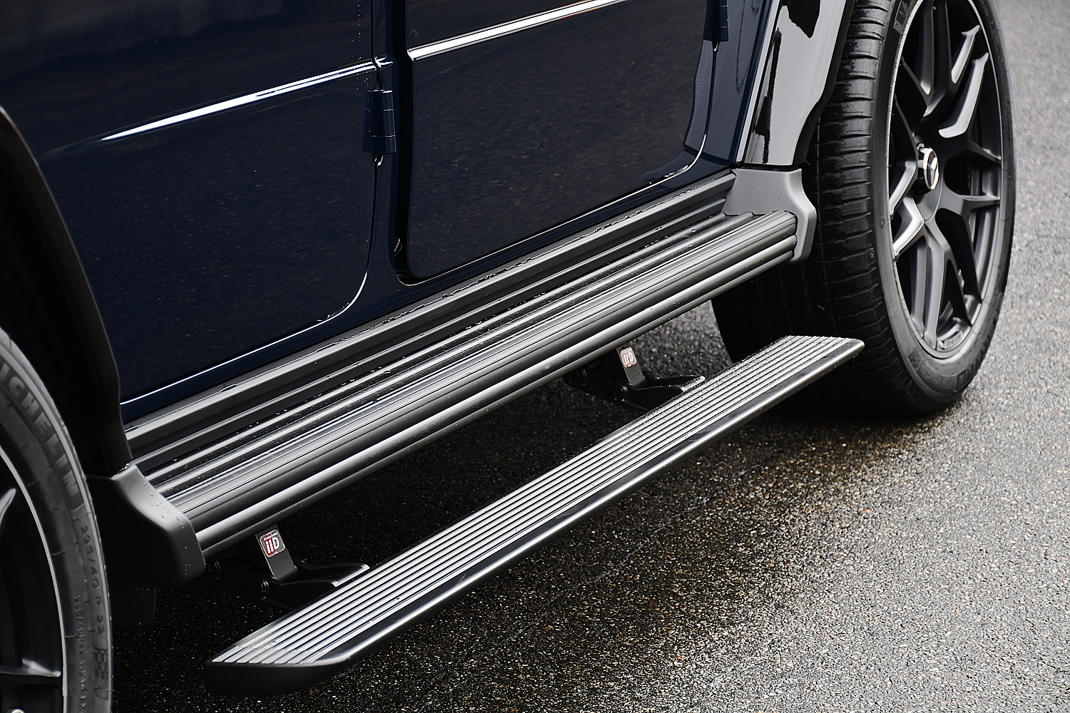 愛知県 名古屋 ベンツ カスタム Gクラス W465 G450d ブラックアウト ローダウン スペーサー 低ダストブレーキパッド 電動サイドステップ ボンド ボンド名古屋