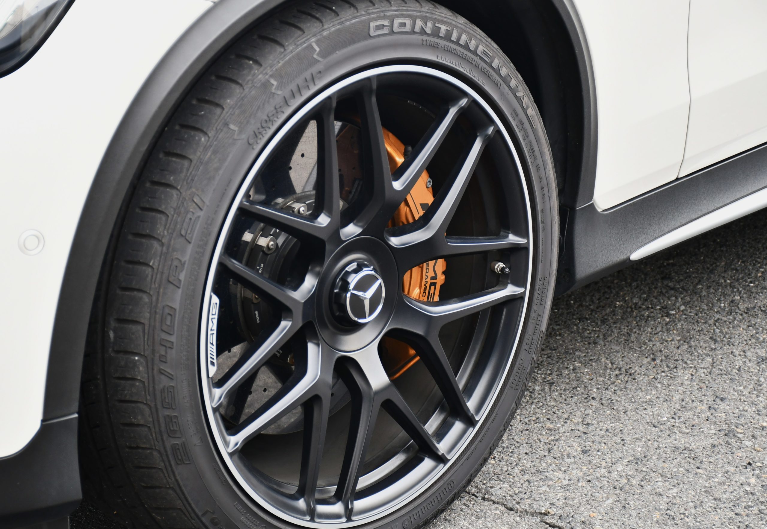 ボンドカーズ名古屋 bond cars NAGOYA MercedesAMG メルセデスAMG メルセデスベンツ MercedesBenz GLC63S 4MATIC+ AMGカーボンブレーキ AMGパフォーマンスパッケージ AMGパフォーマンスエグゾーストシステム 新入庫 在庫車 ダイヤモンドホワイト ヘッドアップディスプレイ AMG RIDE CONTROL+エアサスペンション Burmesterサウンド