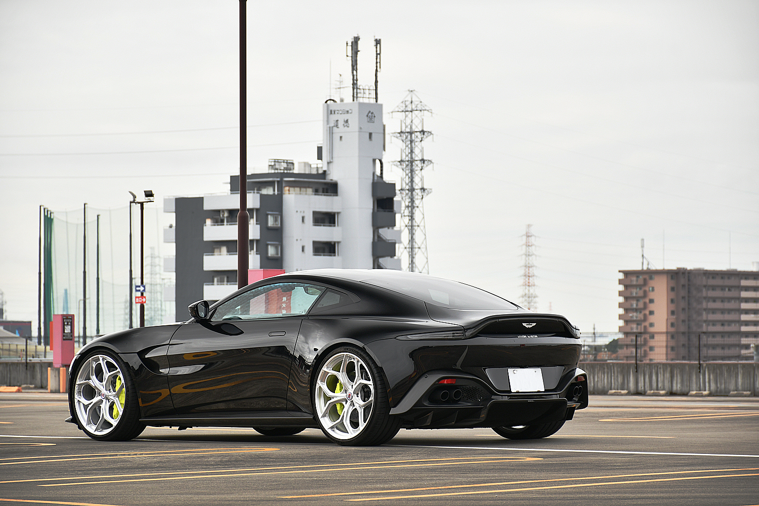 愛知県　名古屋　アストンマーティン　ASTONMARTIN　AMR　　カスタム　HRE　P111SC　KW　HAS　ヴァンテージ　ボンド　ボンド名古屋