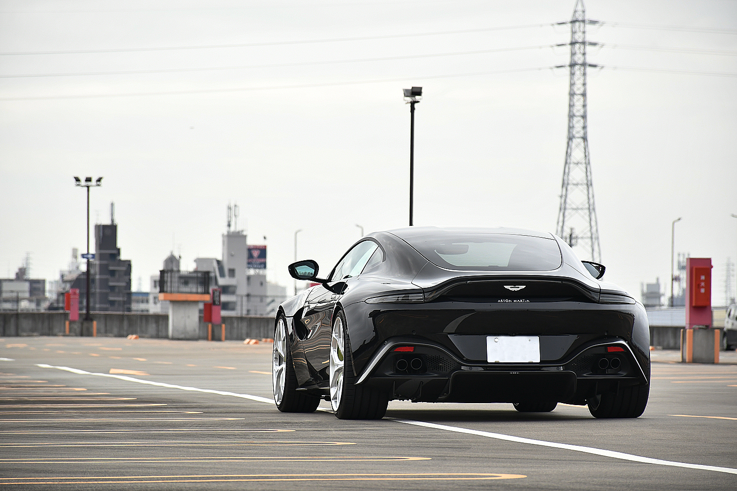 愛知県　名古屋　アストンマーティン　ASTONMARTIN　AMR　　カスタム　HRE　P111SC　KW　HAS　ヴァンテージ　ボンド　ボンド名古屋