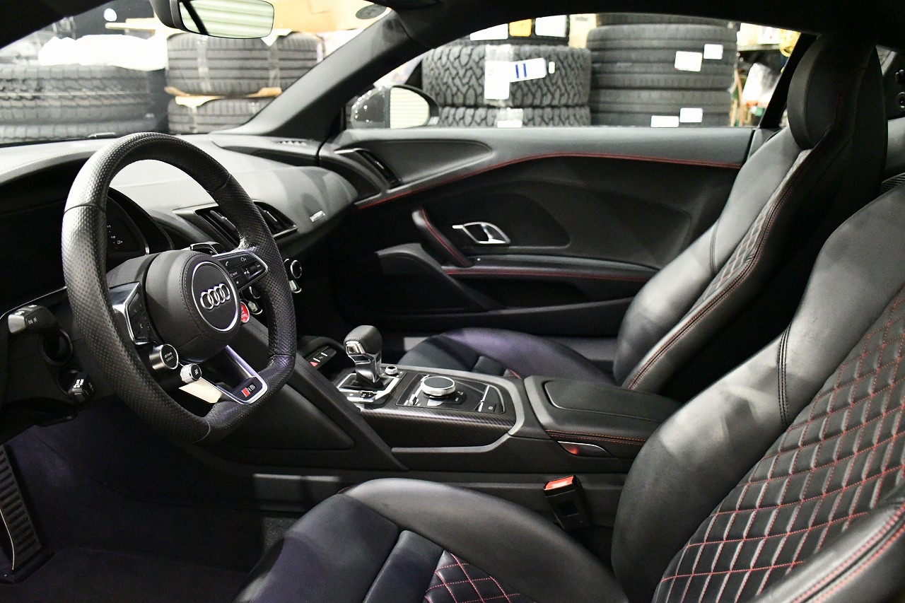 アウディ R8 在庫