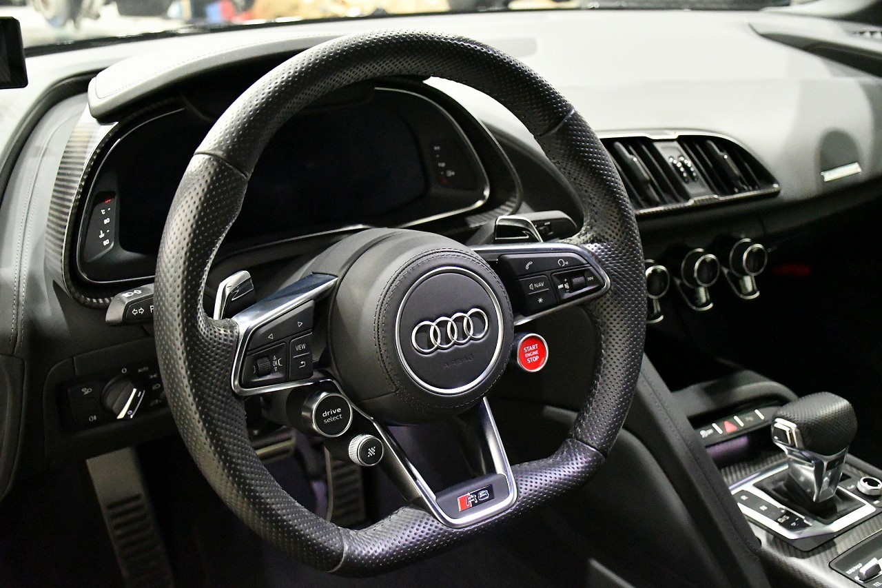 アウディ R8 在庫