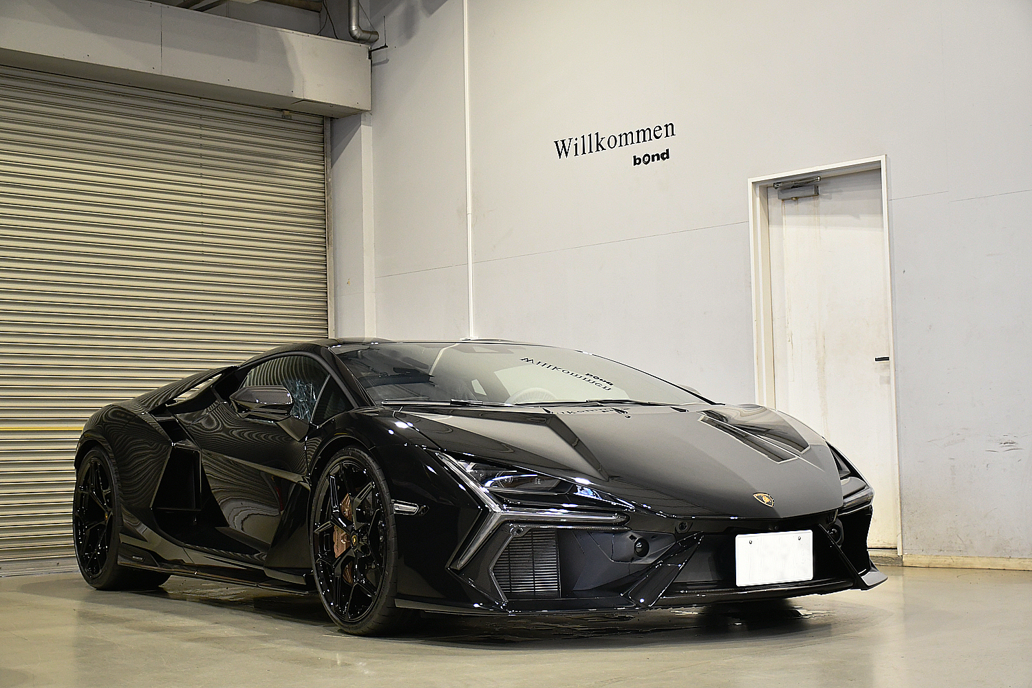 愛知県　名古屋　ランボルギーニ　レヴエルト　Lamborghini　Revuelto　プロテクションフィルム　デジタルインナーミラー取付け　レーダー取付け　スリプロ　ボンド　ボンド名古屋
