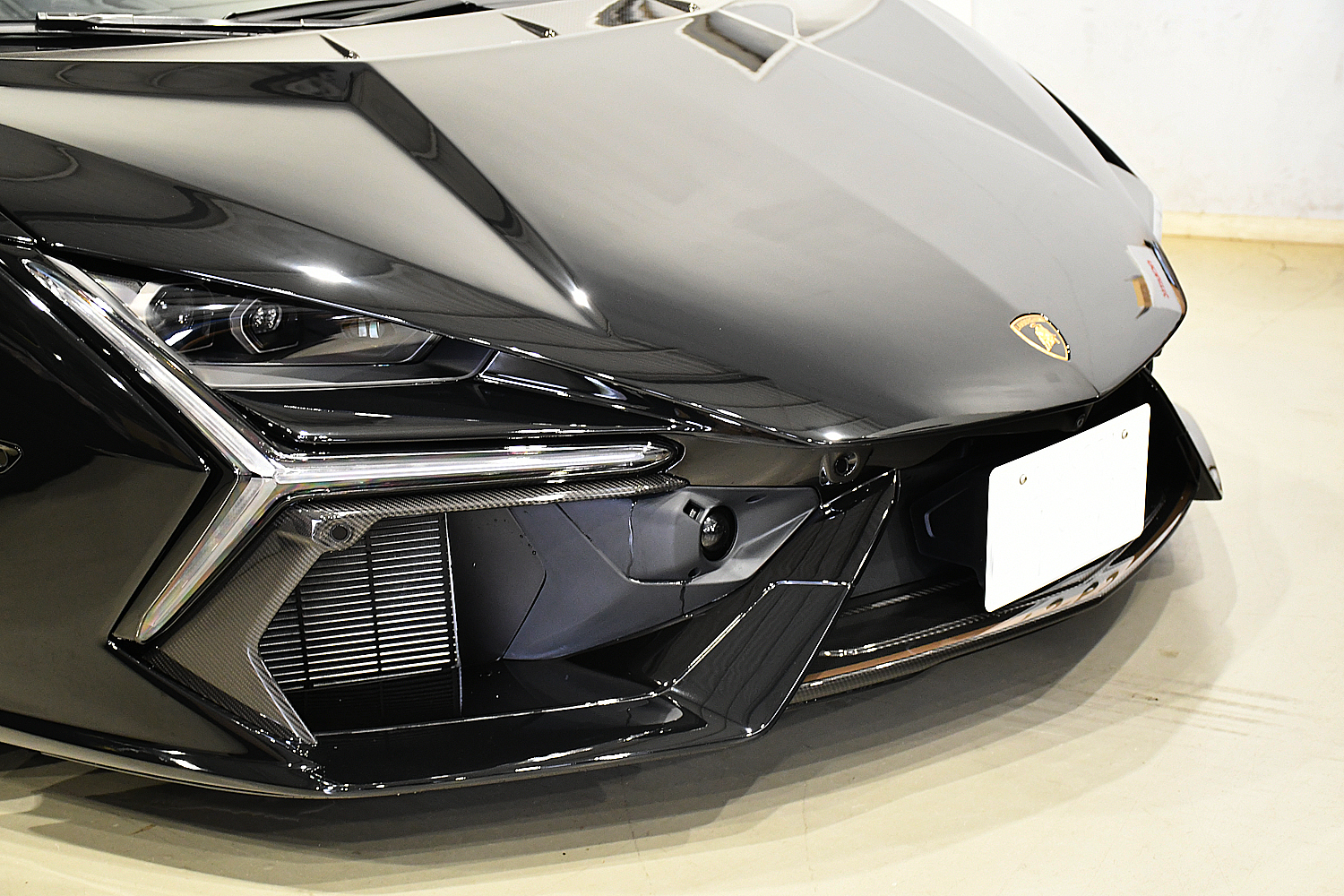 愛知県　名古屋　ランボルギーニ　レヴエルト　Lamborghini　Revuelto　プロテクションフィルム　デジタルインナーミラー取付け　レーダー取付け　スリプロ　ボンド　ボンド名古屋