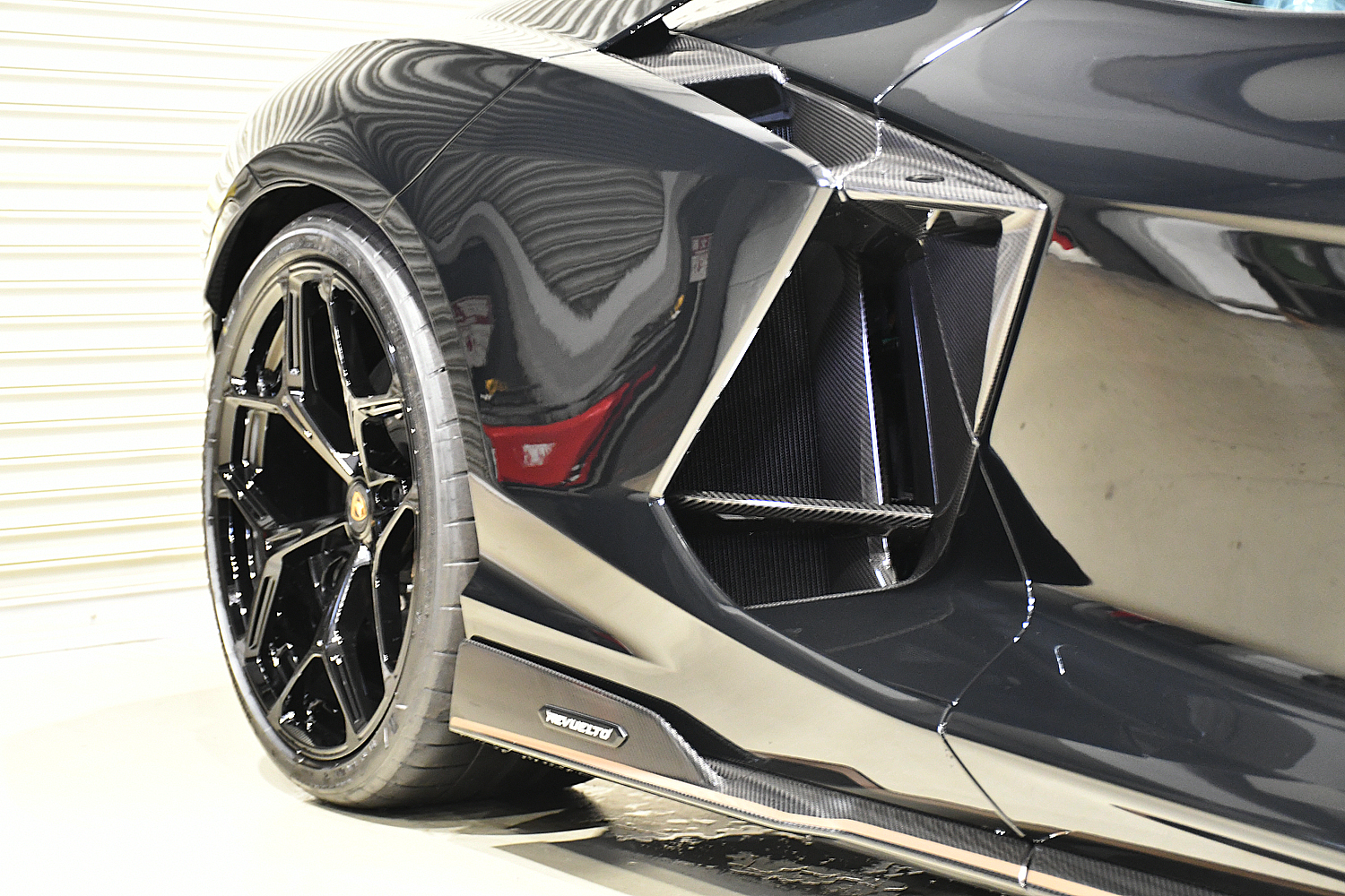 愛知県　名古屋　ランボルギーニ　レヴエルト　Lamborghini　Revuelto　プロテクションフィルム　デジタルインナーミラー取付け　レーダー取付け　スリプロ　ボンド　ボンド名古屋