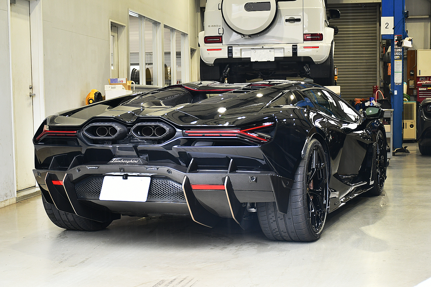 愛知県　名古屋　ランボルギーニ　レヴエルト　Lamborghini　Revuelto　プロテクションフィルム　デジタルインナーミラー取付け　レーダー取付け　スリプロ　ボンド　ボンド名古屋